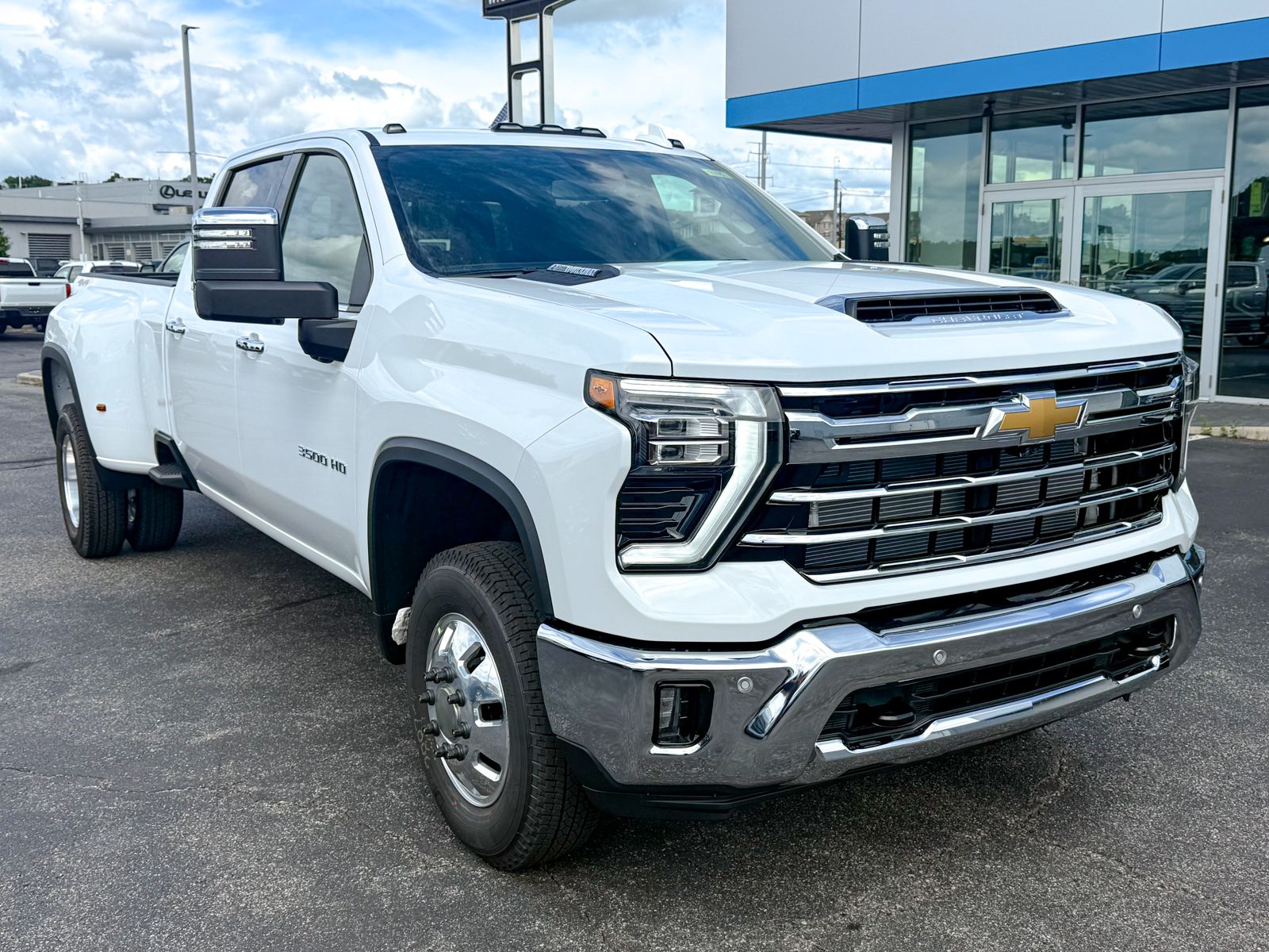 Photo view of 2026 Chevrolet Silverado 3500HD in White