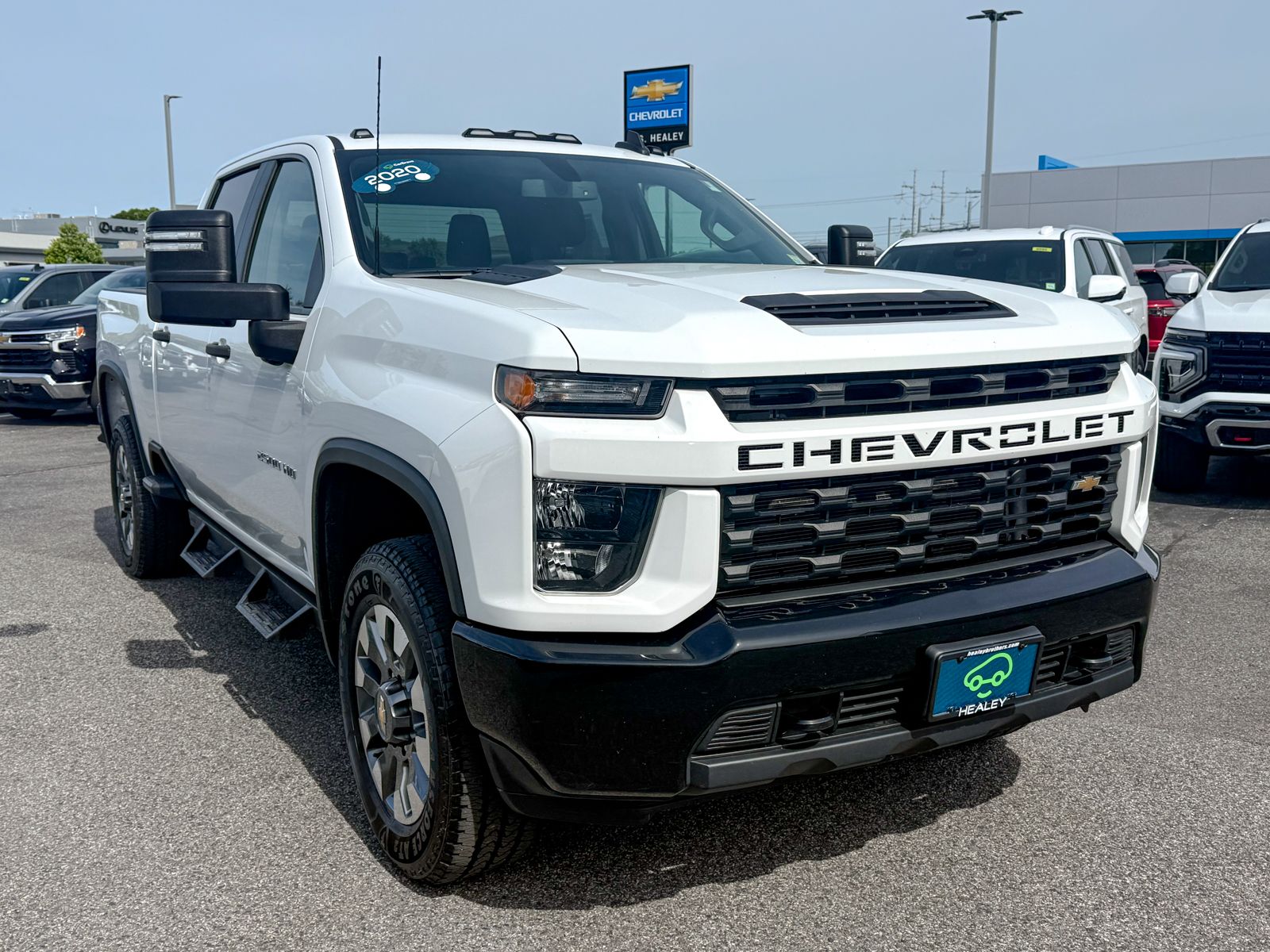 Photo view of 2021 Chevrolet Silverado 2500HD in White