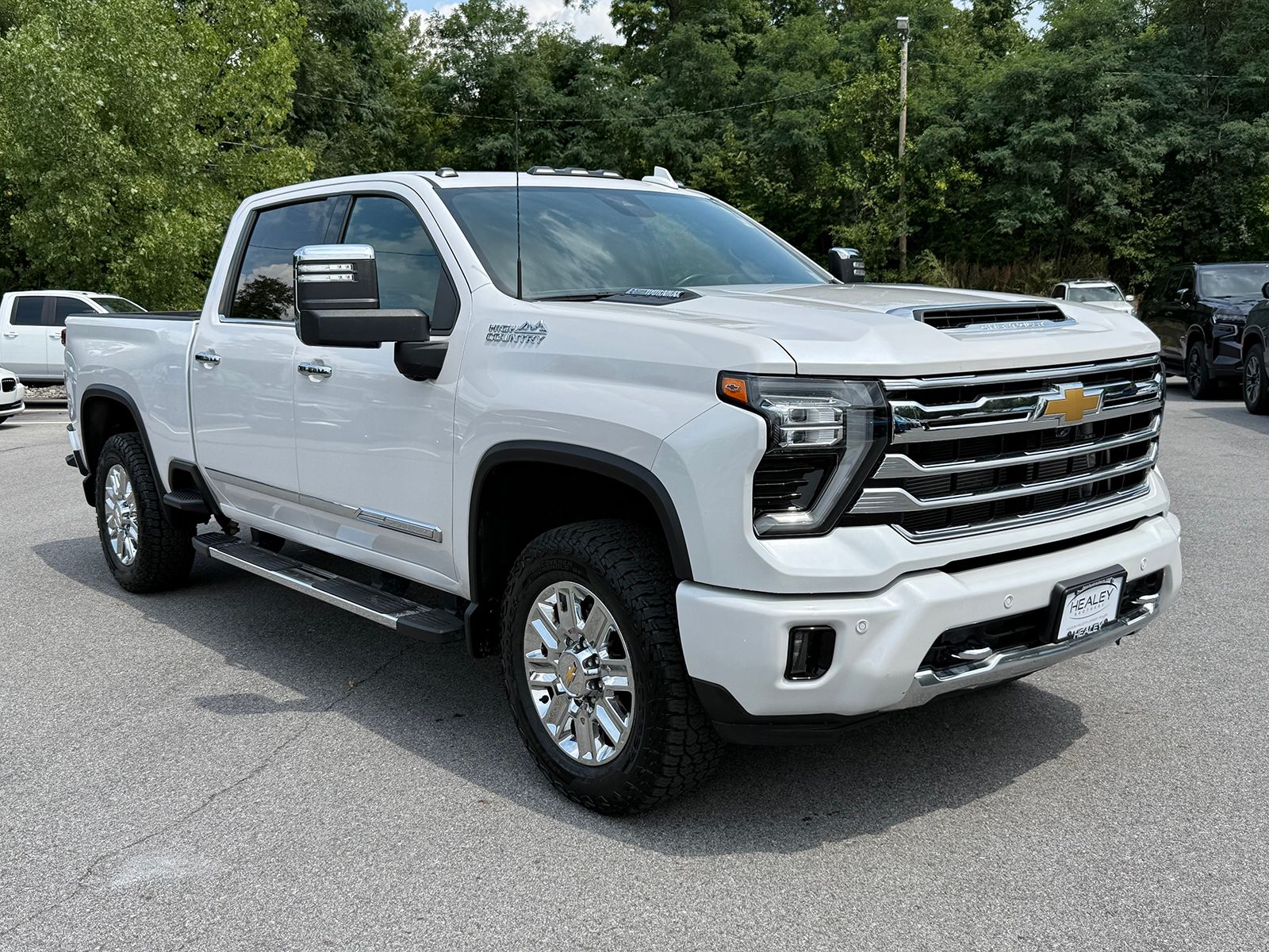 Photo view of 2024 Chevrolet Silverado 2500HD in White