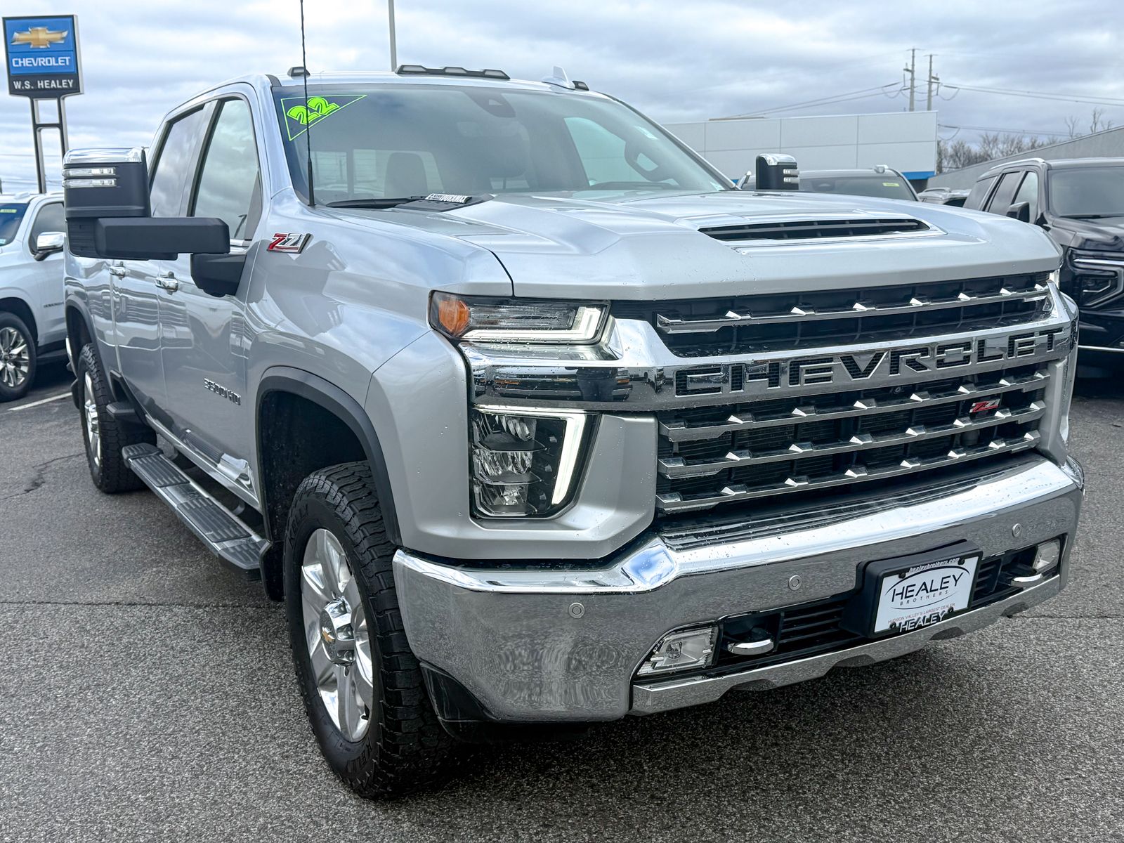 Photo view of 2022 Chevrolet Silverado 3500HD in Gray