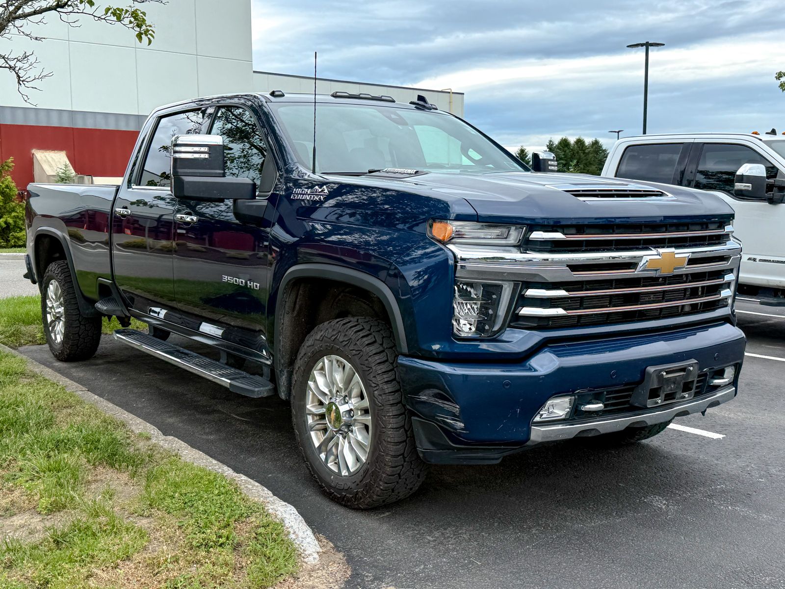 Photo view of 2021 Chevrolet Silverado 3500HD in Blue