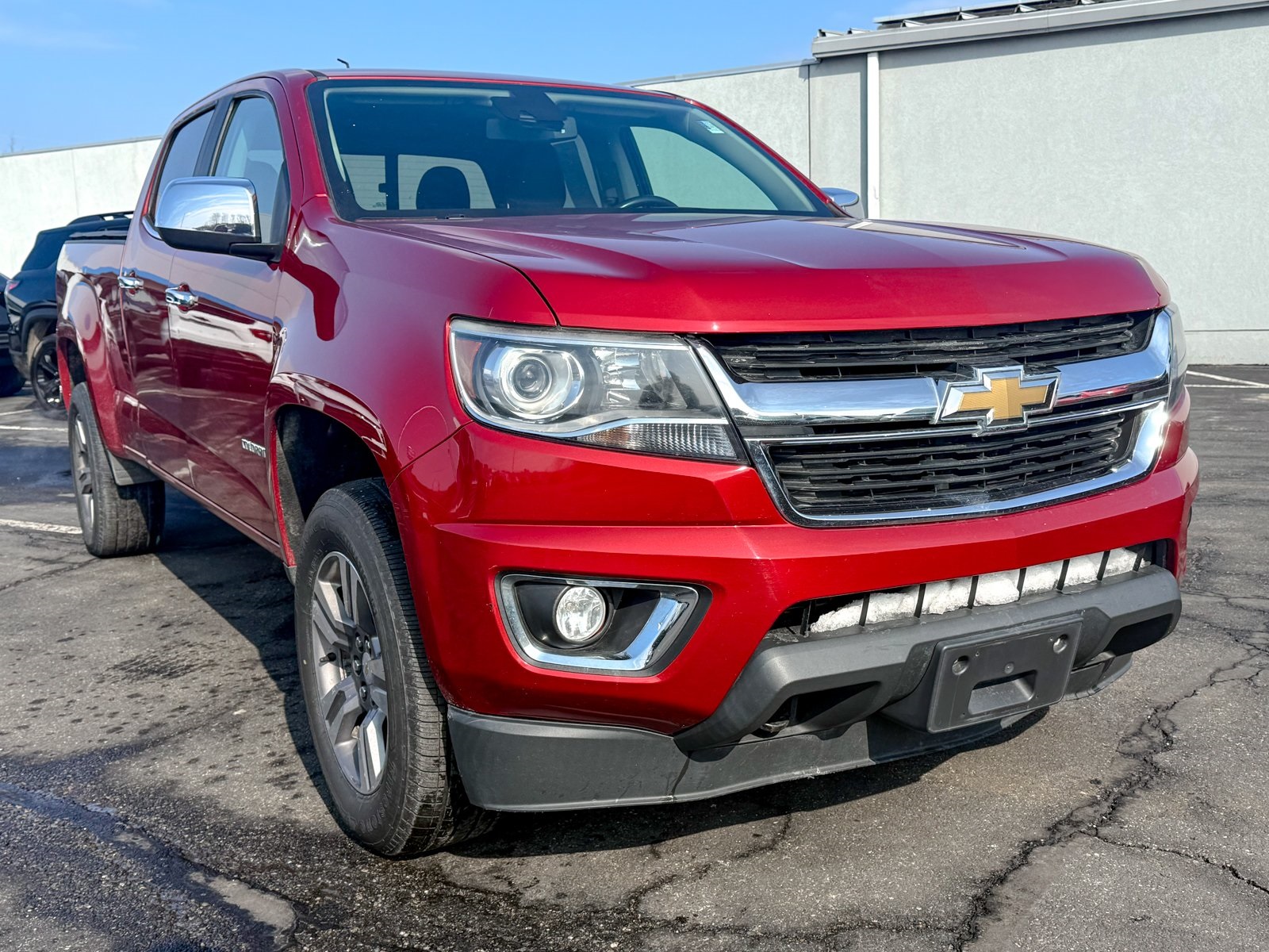 Photo view of 2015 Chevrolet Colorado in Red