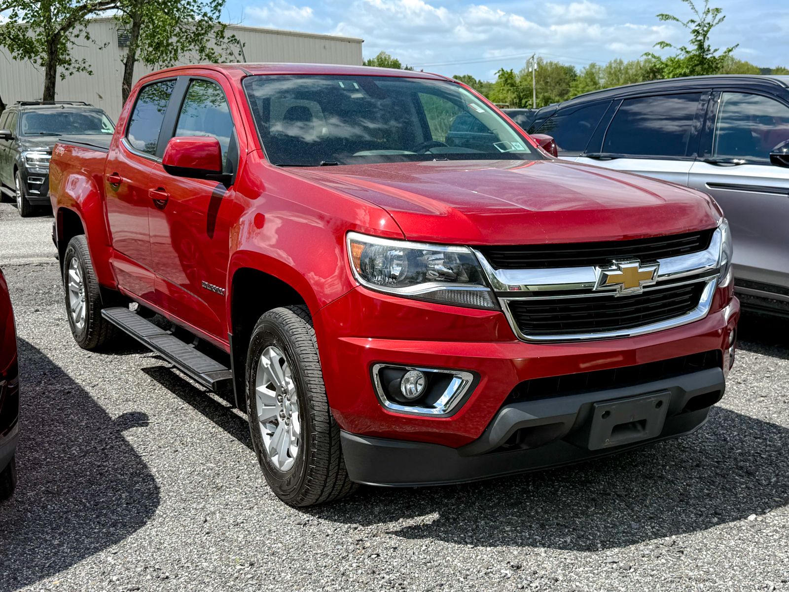 Photo view of 2016 Chevrolet Colorado in Red