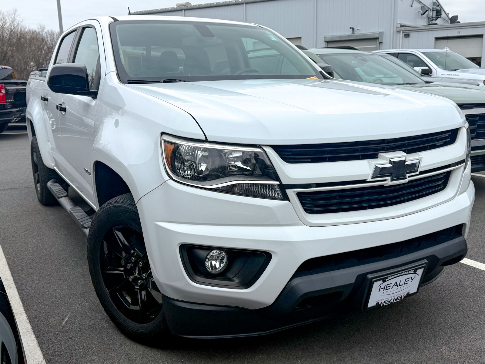 Photo view of 2018 Chevrolet Colorado in White