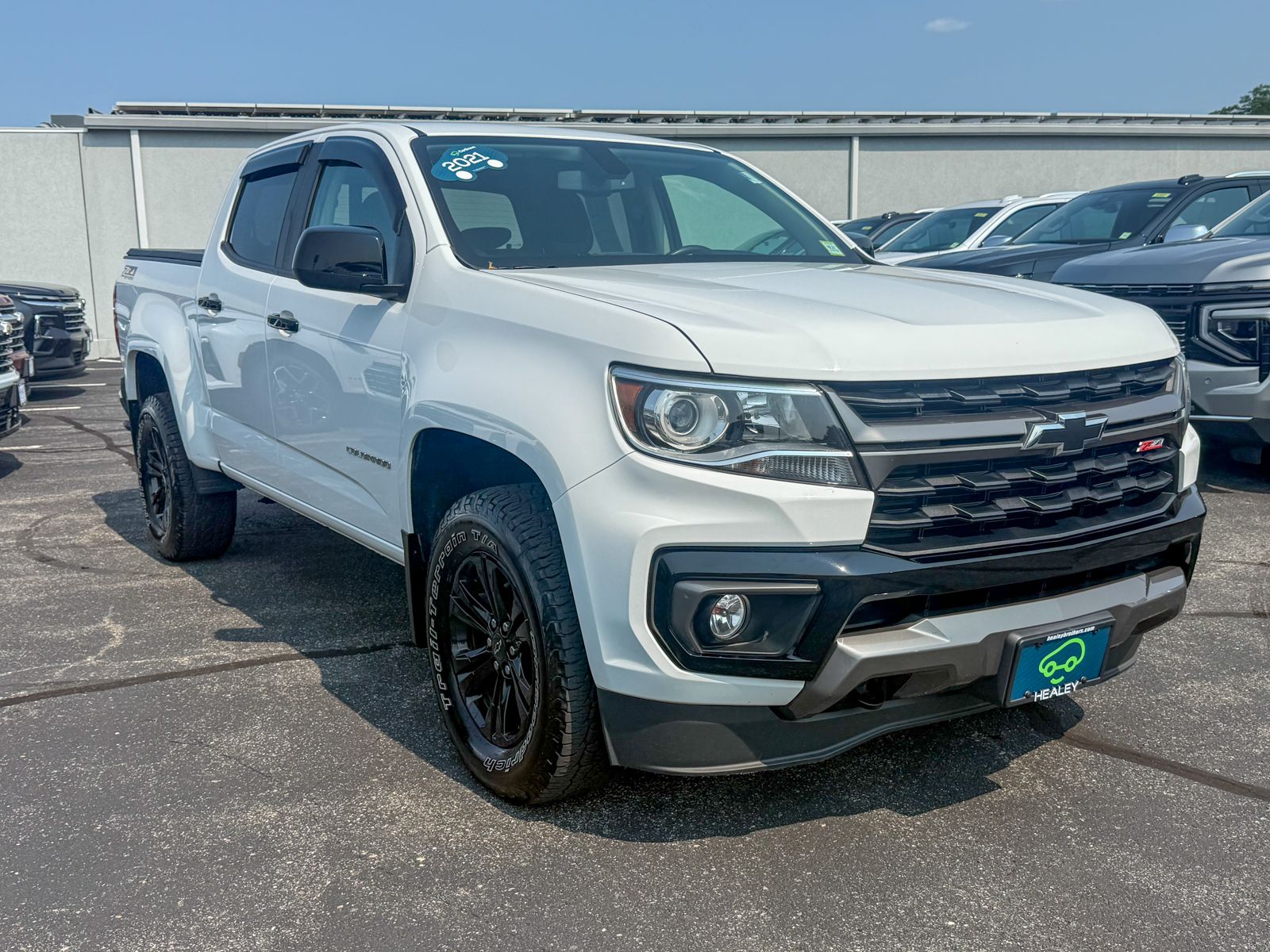 Photo view of 2021 Chevrolet Colorado in White