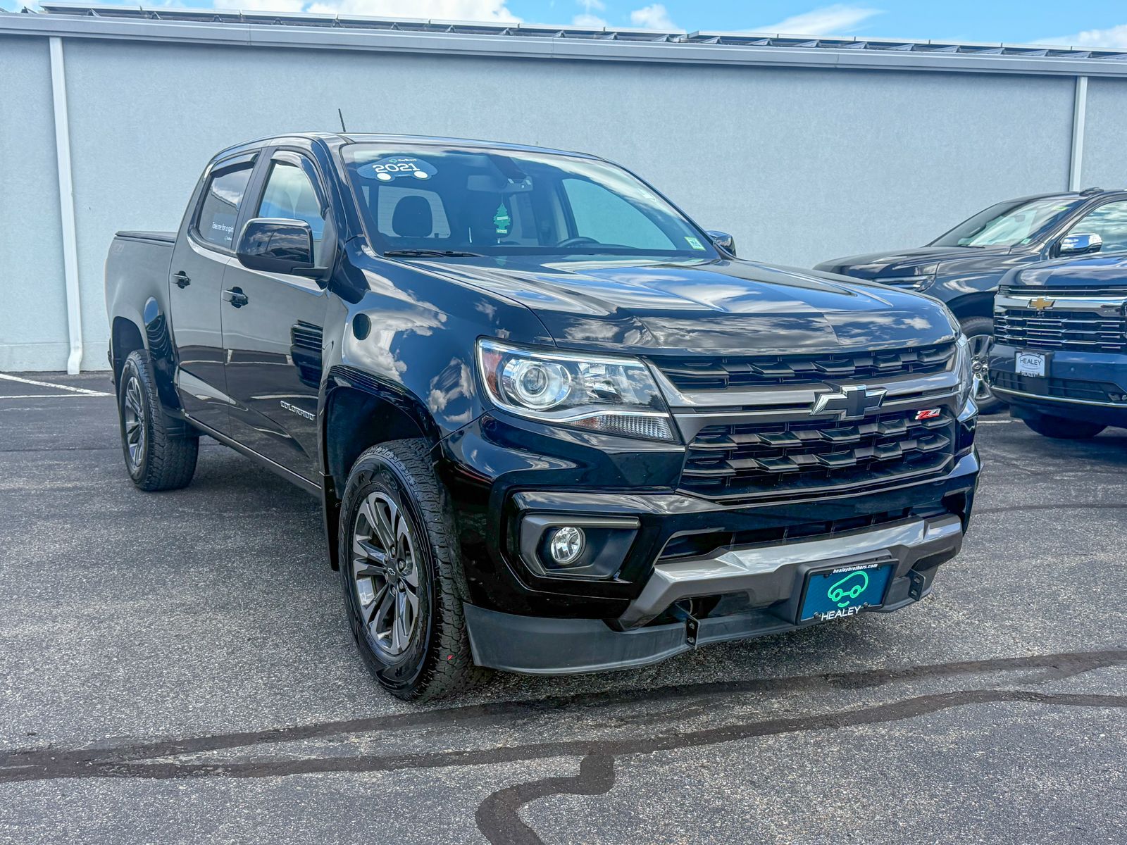 Photo view of 2021 Chevrolet Colorado in Black