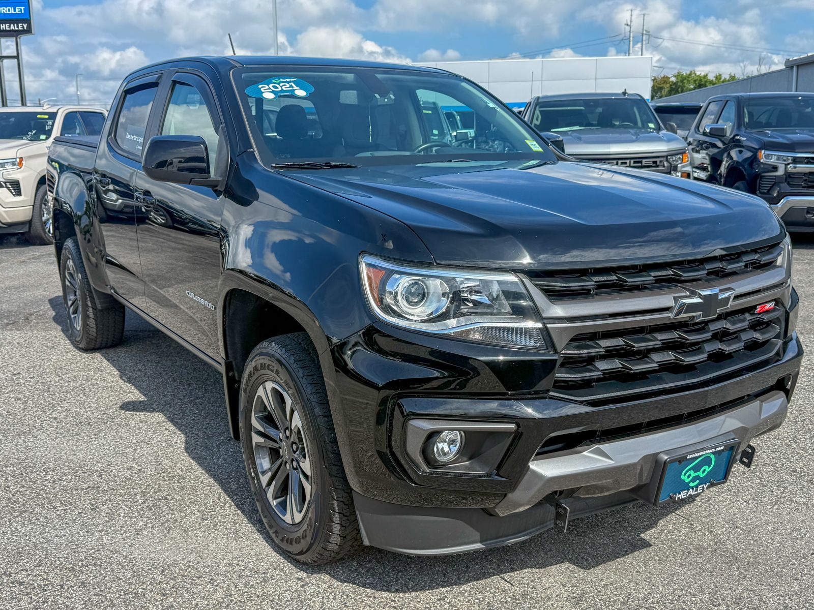 Photo view of 2021 Chevrolet Colorado in Black