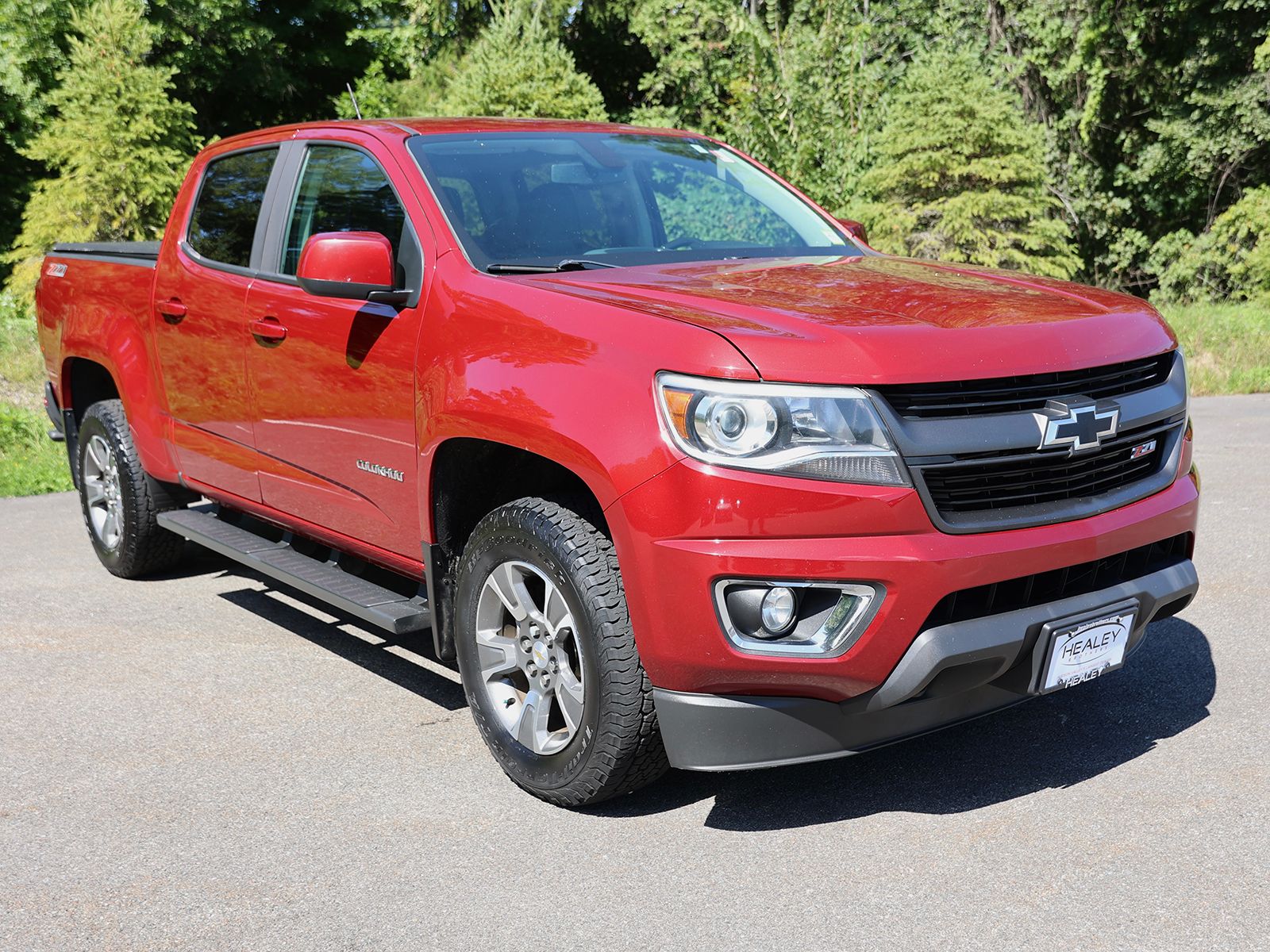 Photo view of 2019 Chevrolet Colorado in Red