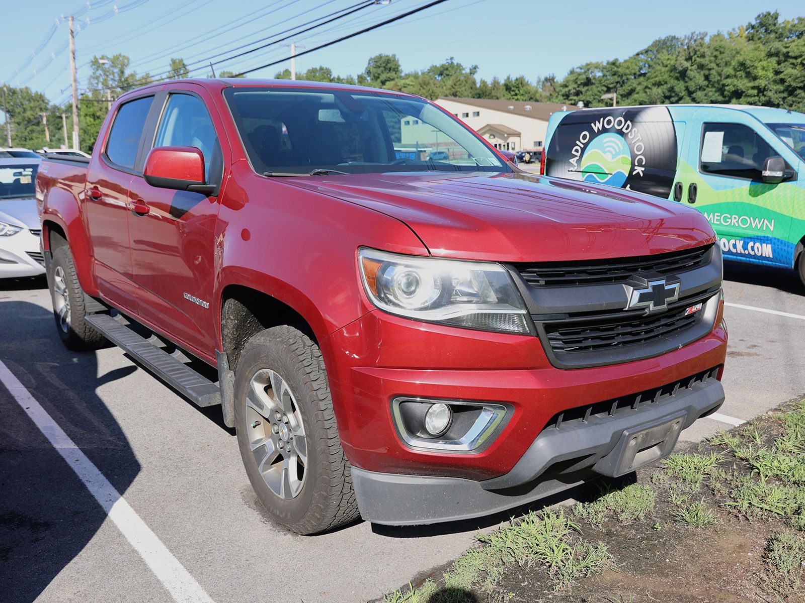 Photo view of 2019 Chevrolet Colorado in Red