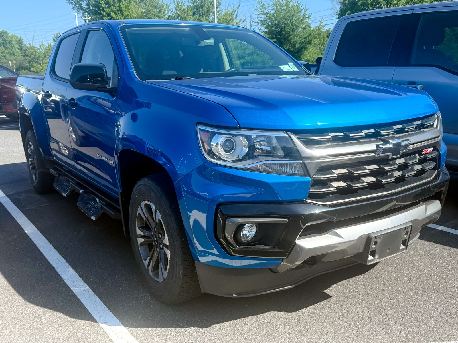 Photo view of 2021 Chevrolet Colorado in Blue