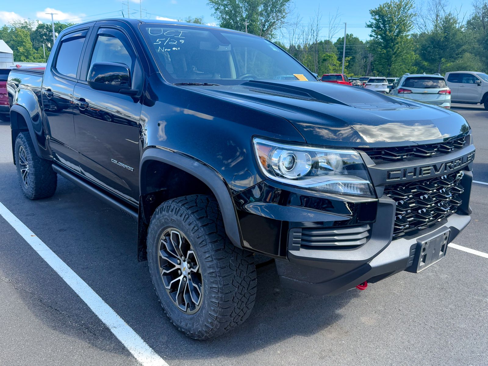 Photo view of 2022 Chevrolet Colorado in Black