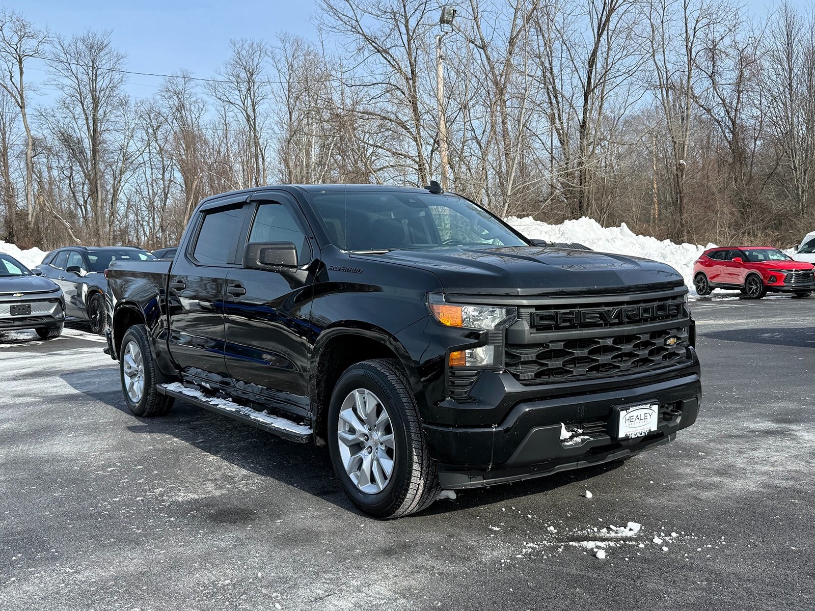 Photo view of 2022 Chevrolet Silverado 1500 in Black
