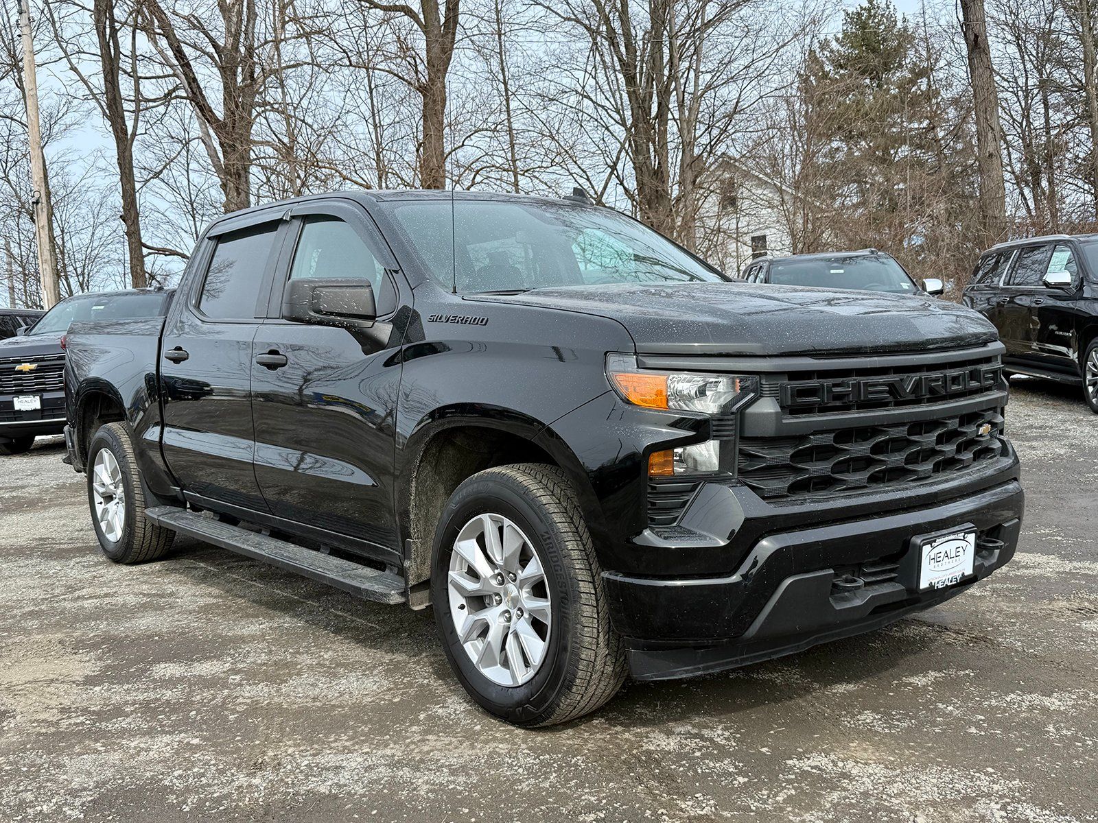 Photo view of 2022 Chevrolet Silverado 1500 in Black