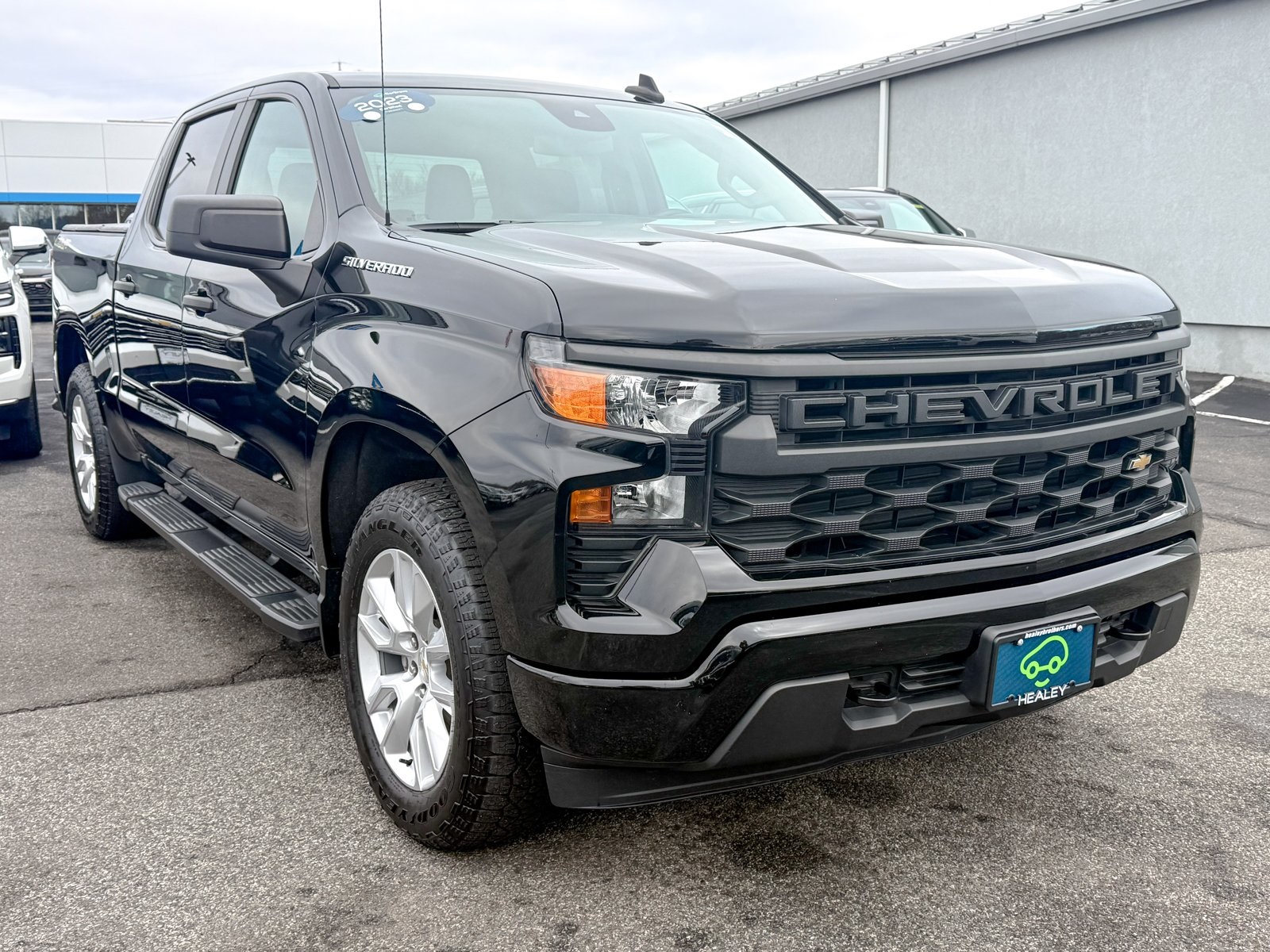 Photo view of 2023 Chevrolet Silverado 1500 in Black