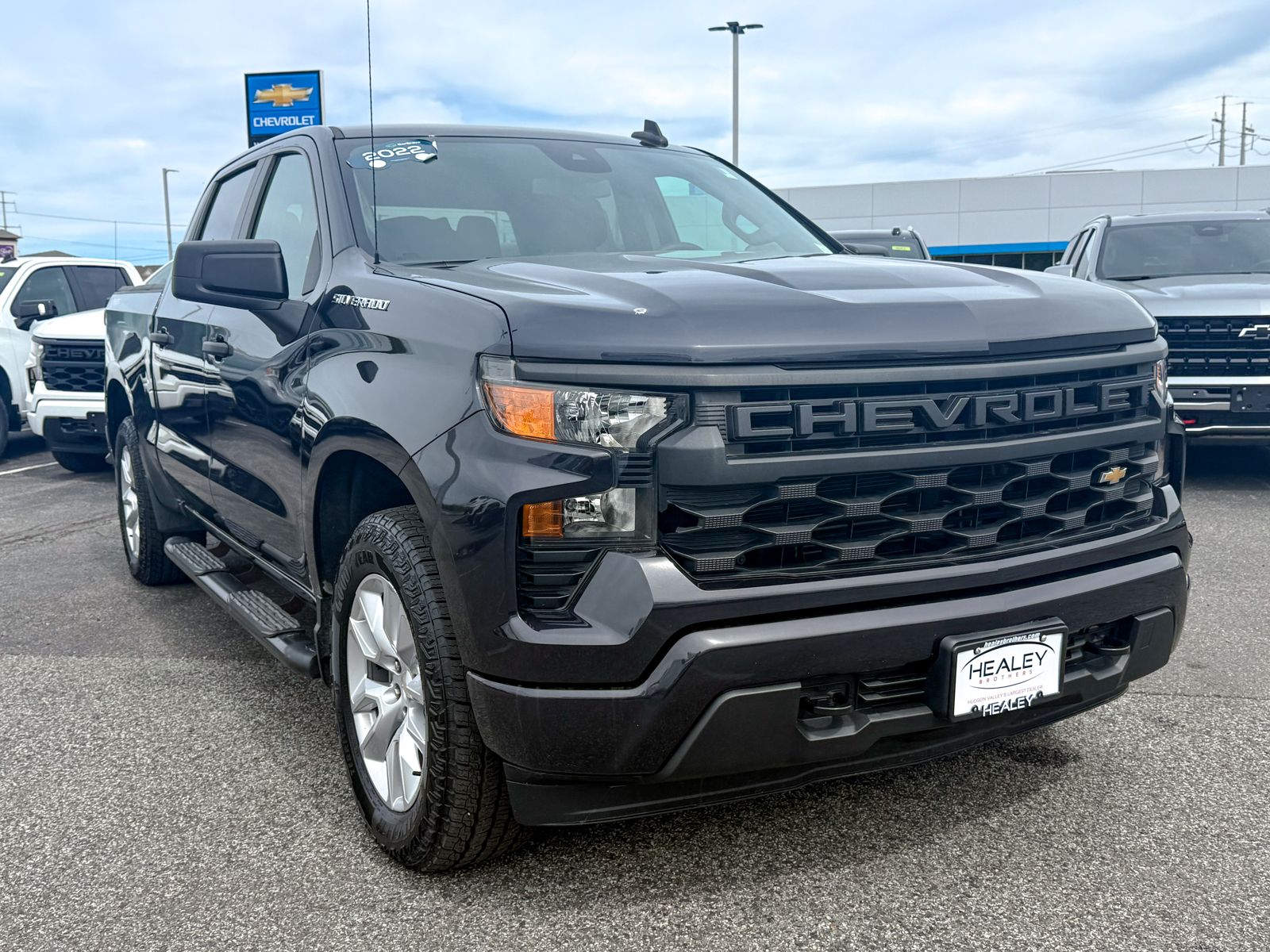 Photo view of 2022 Chevrolet Silverado 1500 in Gray