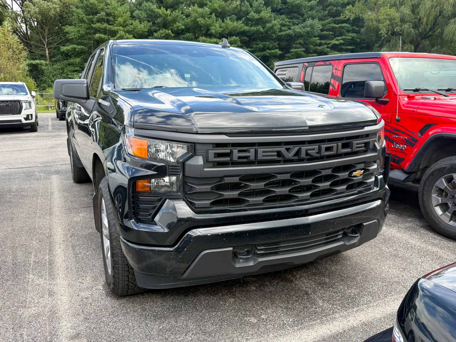 Photo view of 2022 Chevrolet Silverado 1500 in Black