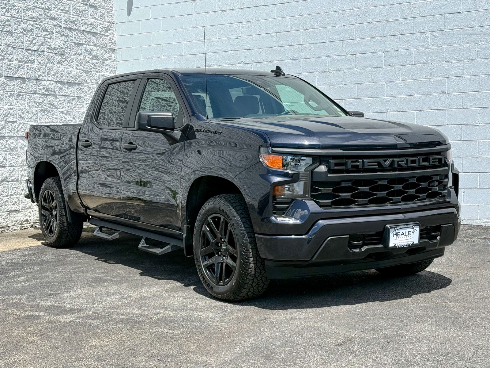 Photo view of 2023 Chevrolet Silverado 1500 in Gray