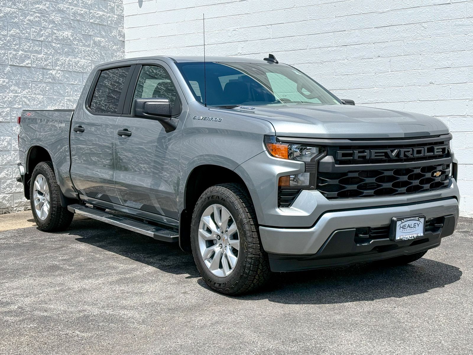 Photo view of 2026 Chevrolet Silverado 1500 in Gray