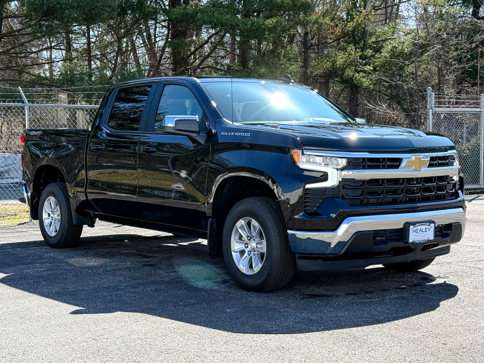 Photo view of 2026 Chevrolet Silverado 1500 in Black