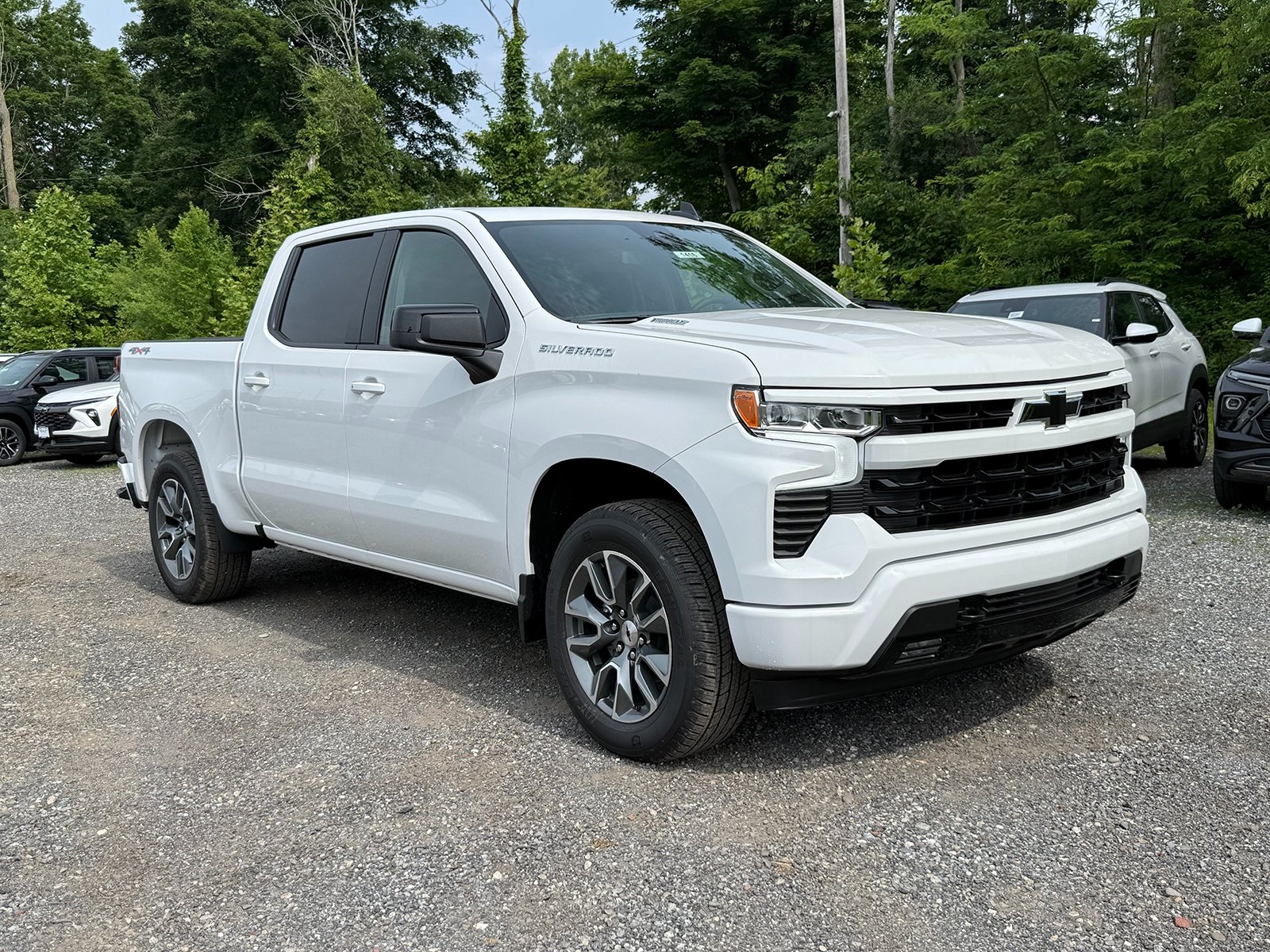 Photo view of 2025 Chevrolet Silverado 1500 in White