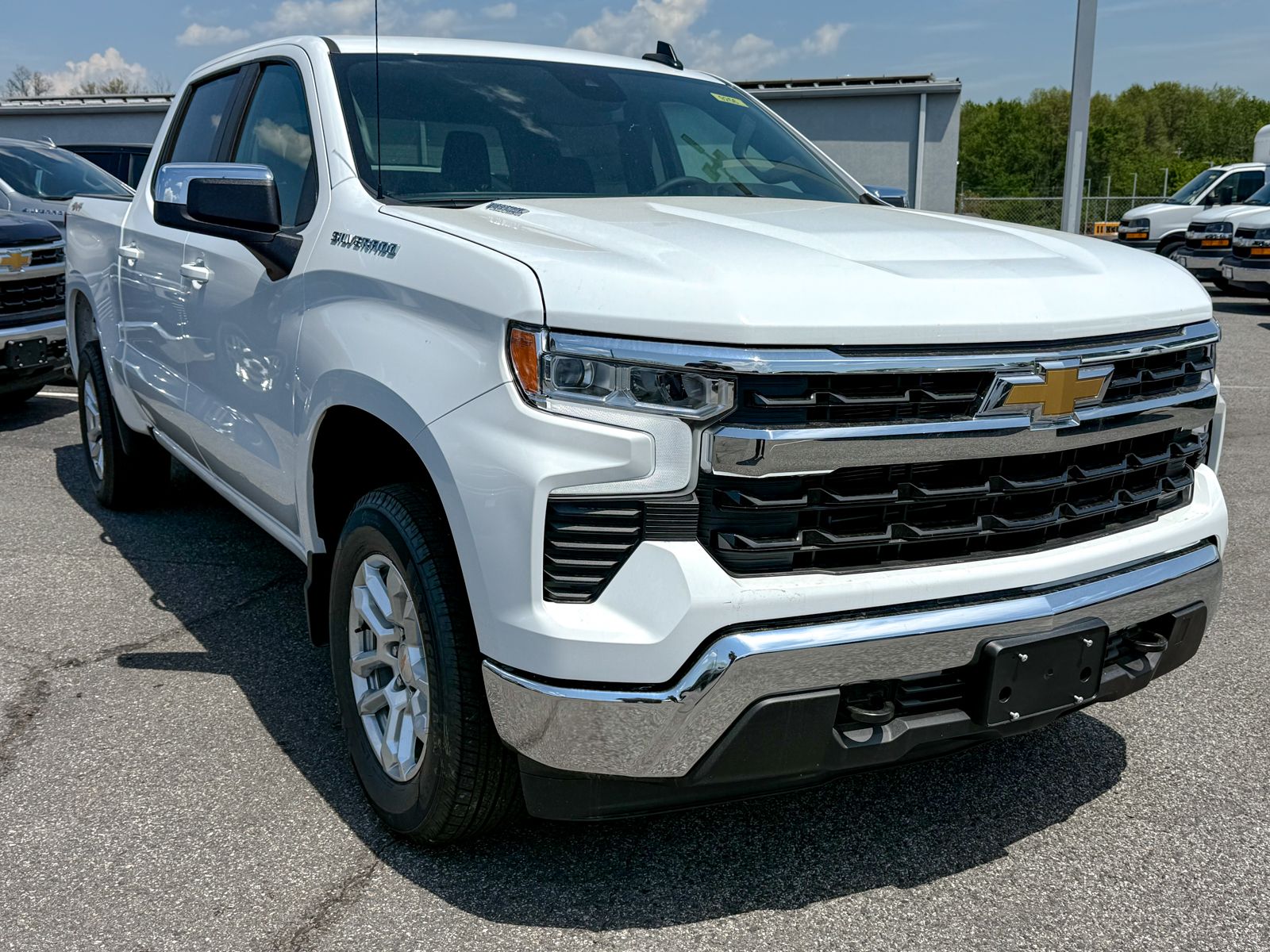 Photo view of 2026 Chevrolet Silverado 1500 in White
