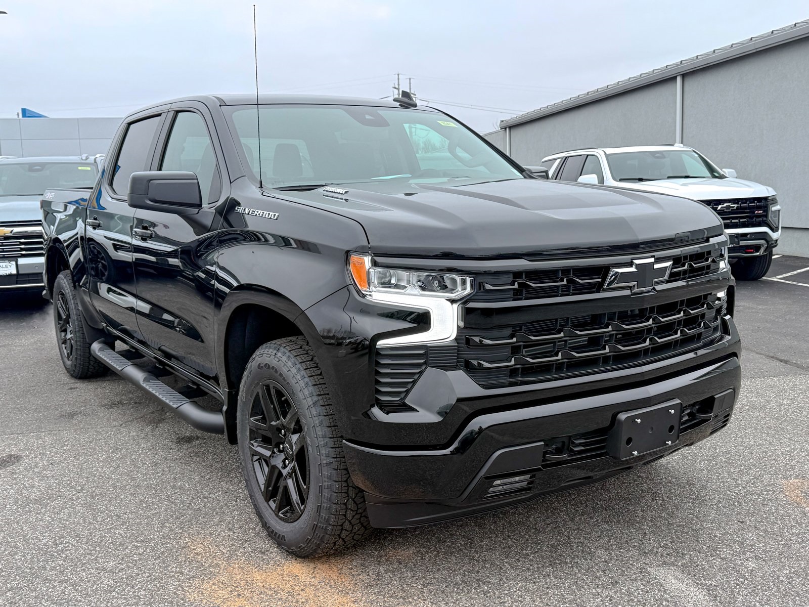 Photo view of 2026 Chevrolet Silverado 1500 in Black
