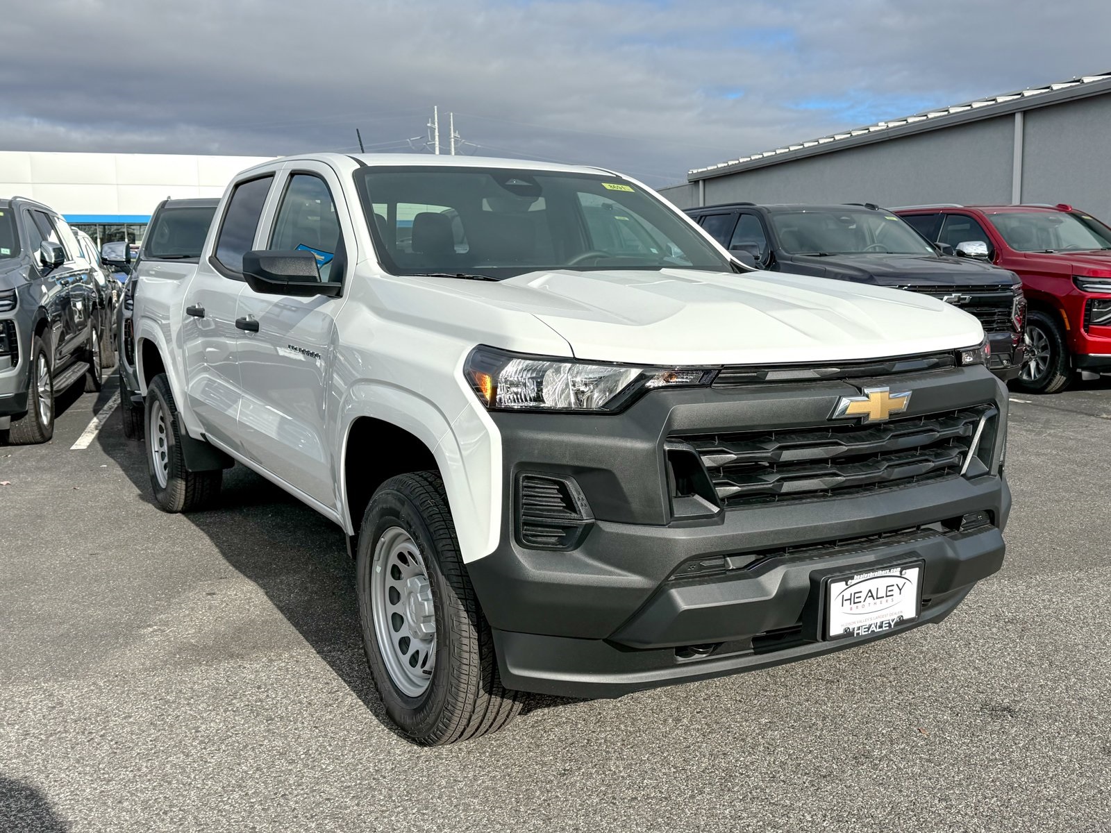 Photo view of 2026 Chevrolet Colorado in White