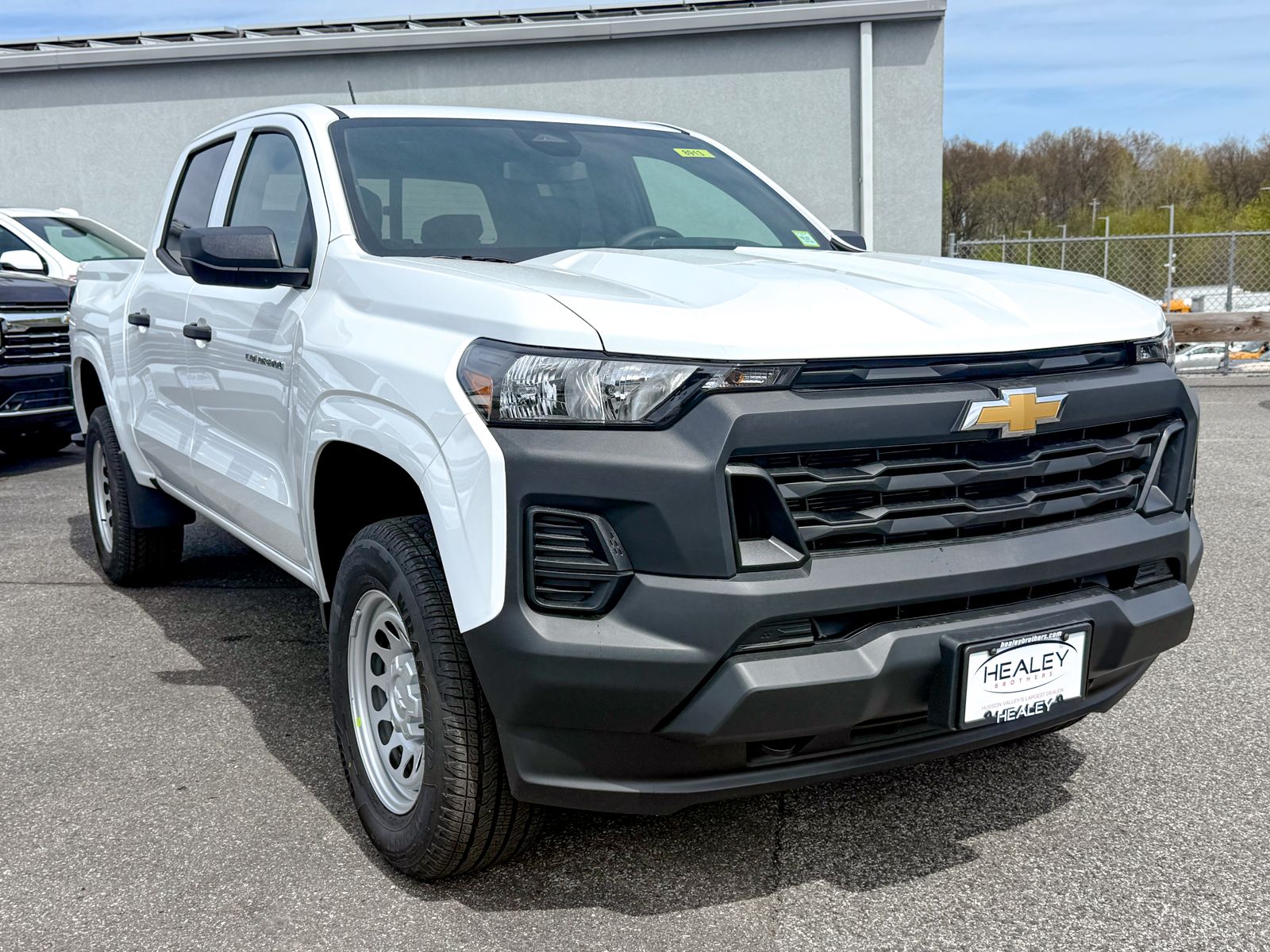 Photo view of 2026 Chevrolet Colorado in White