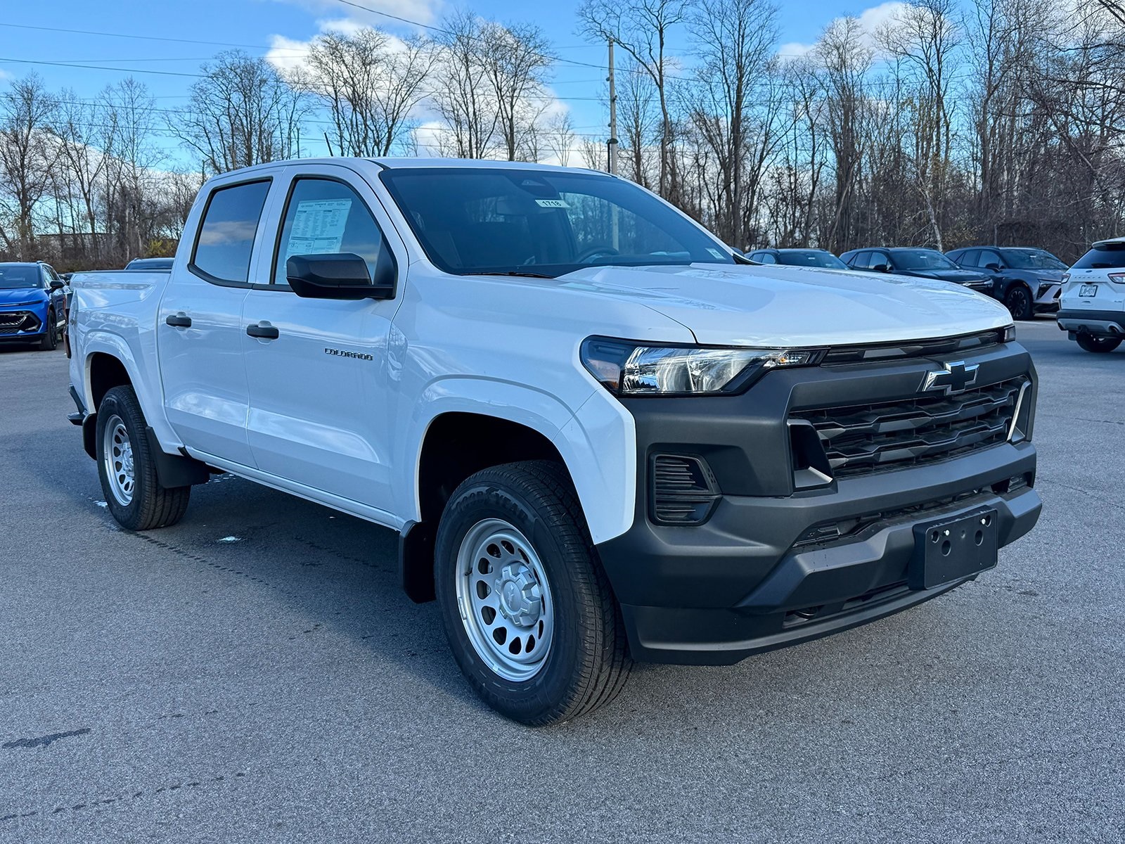 Photo view of 2026 Chevrolet Colorado in White