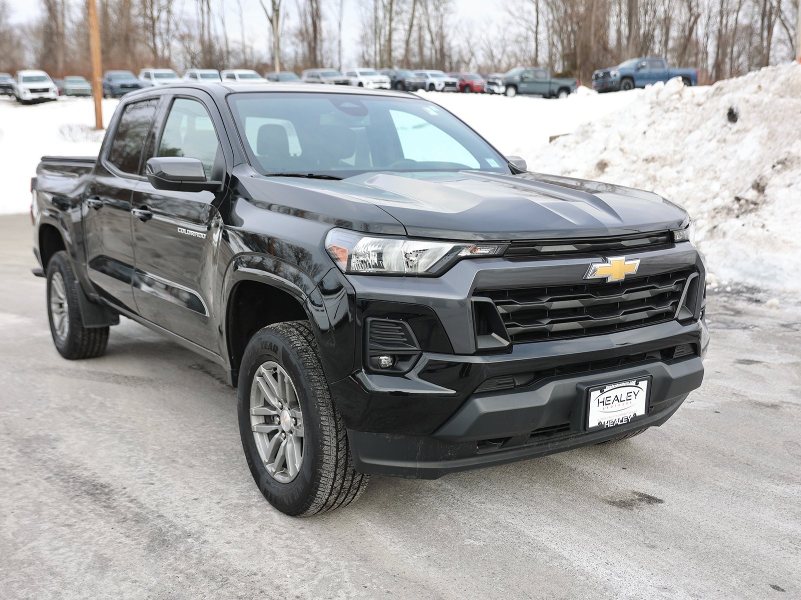 Photo view of 2023 Chevrolet Colorado in Black