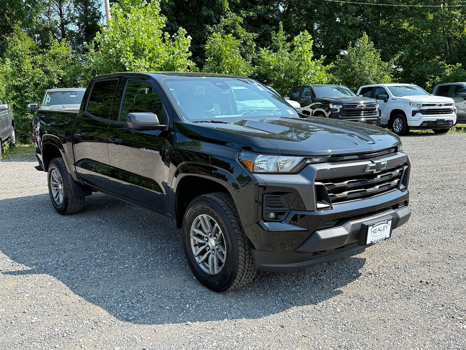 Photo view of 2023 Chevrolet Colorado in Black