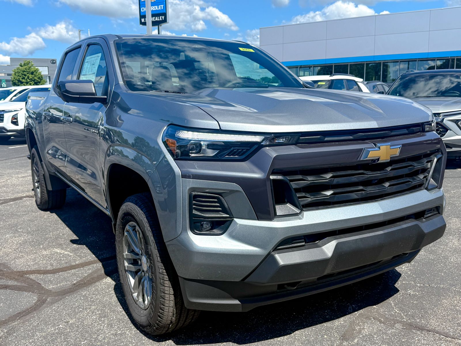 Photo view of 2026 Chevrolet Colorado in Gray