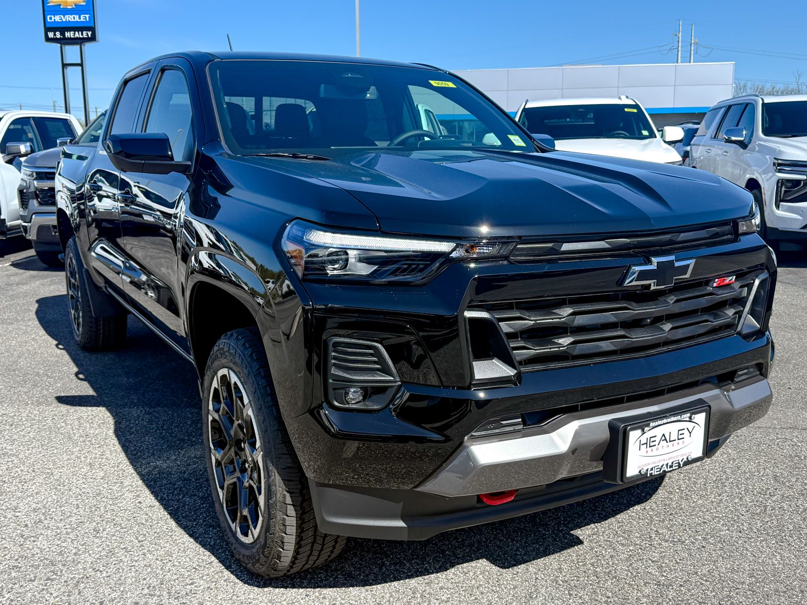 Photo view of 2026 Chevrolet Colorado in Black