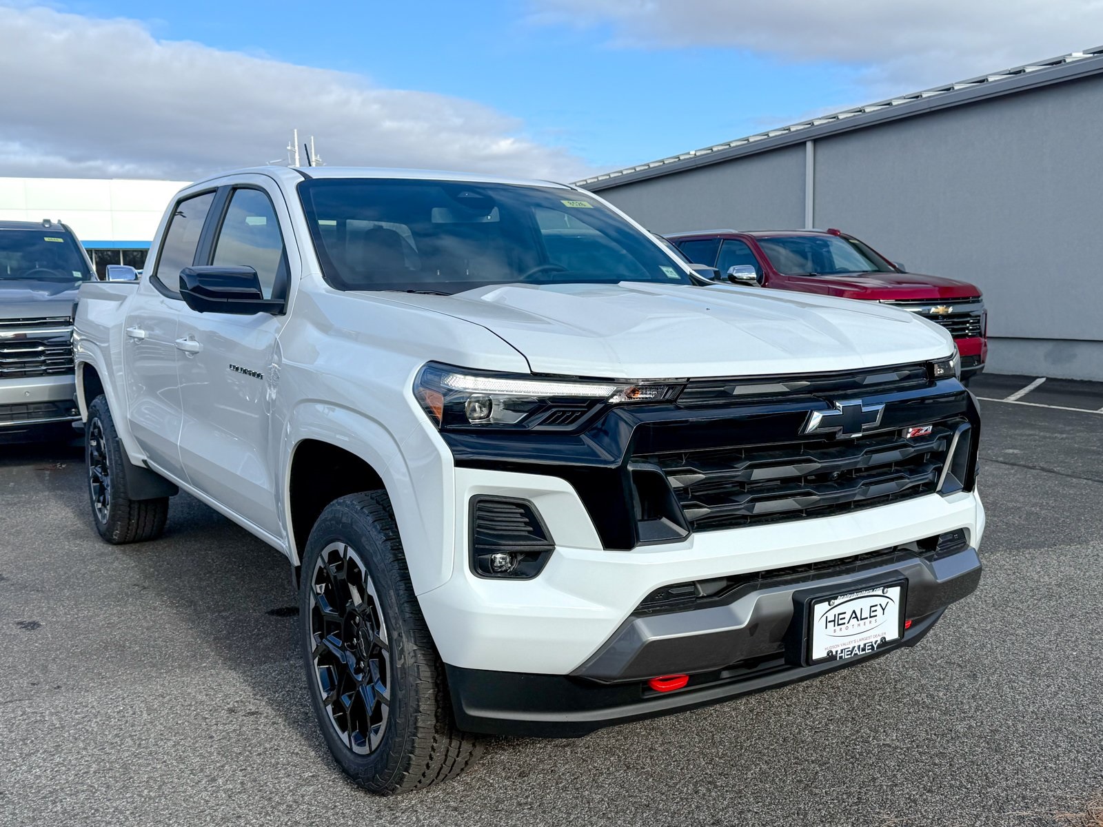 Photo view of 2026 Chevrolet Colorado in White