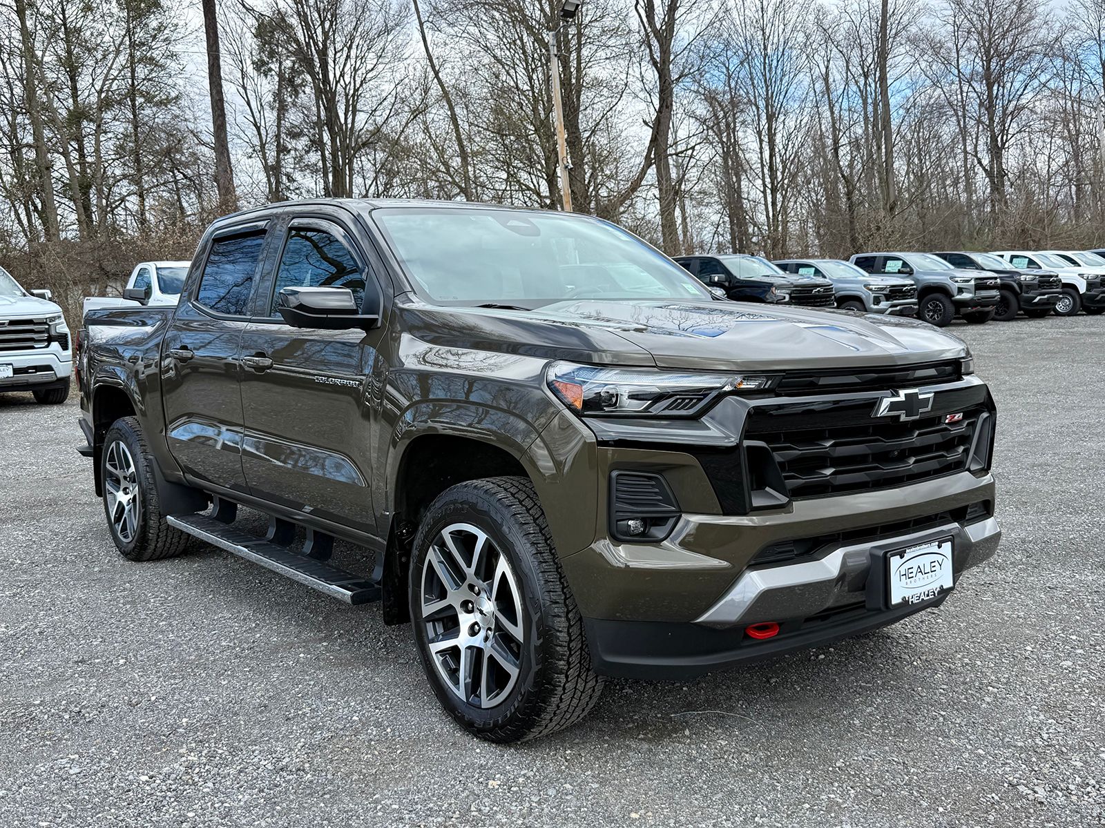 Photo view of 2024 Chevrolet Colorado in Brown
