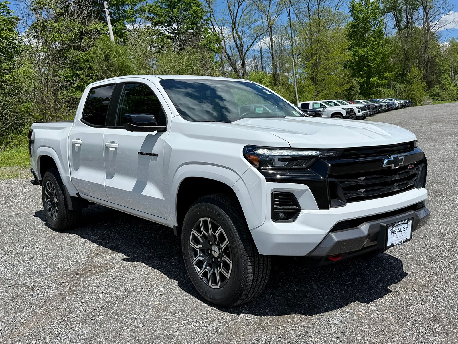 Photo view of 2023 Chevrolet Colorado in White