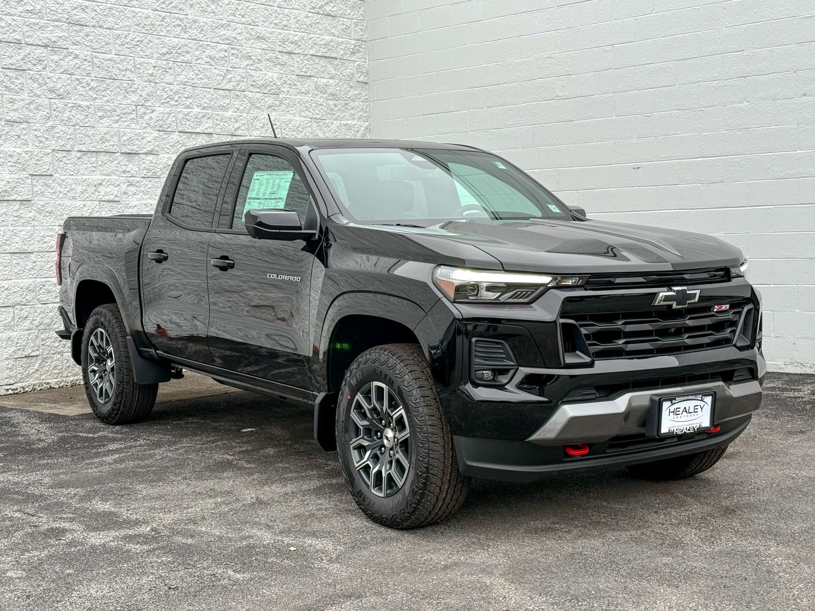 Photo view of 2026 Chevrolet Colorado in Black
