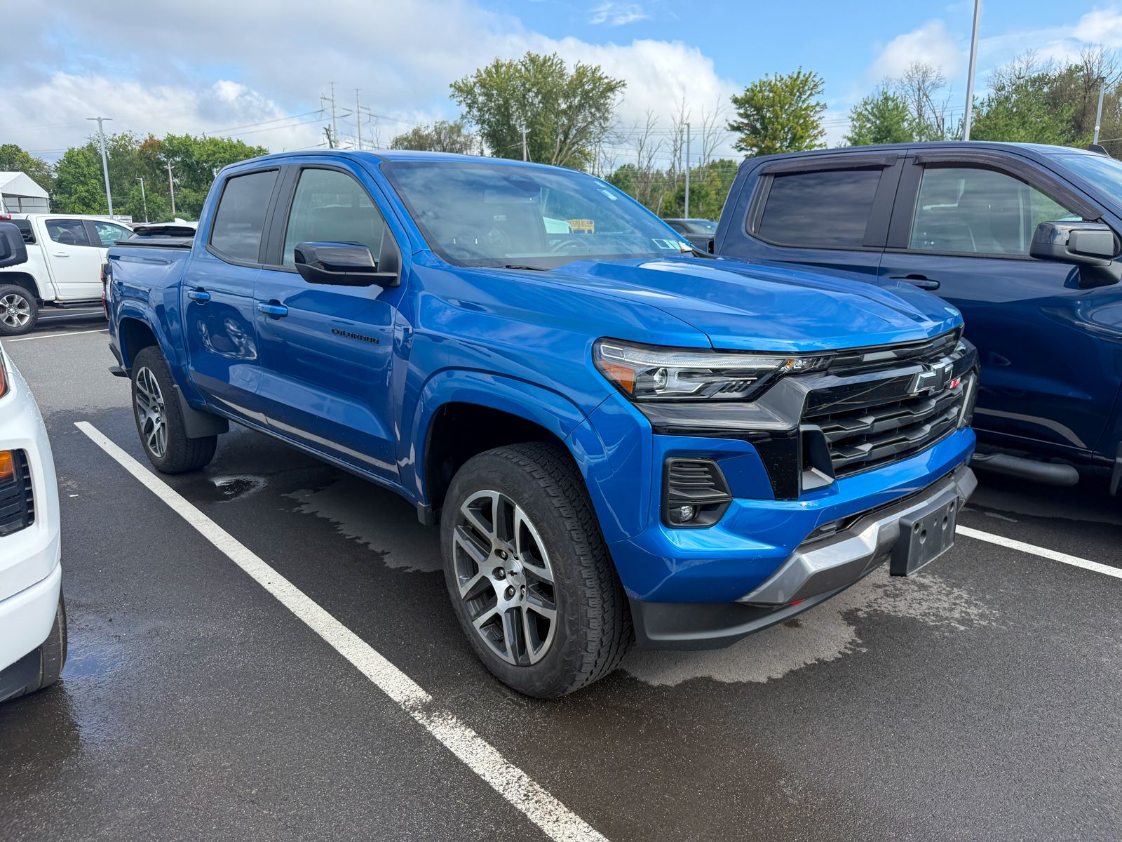 Photo view of 2023 Chevrolet Colorado in Blue