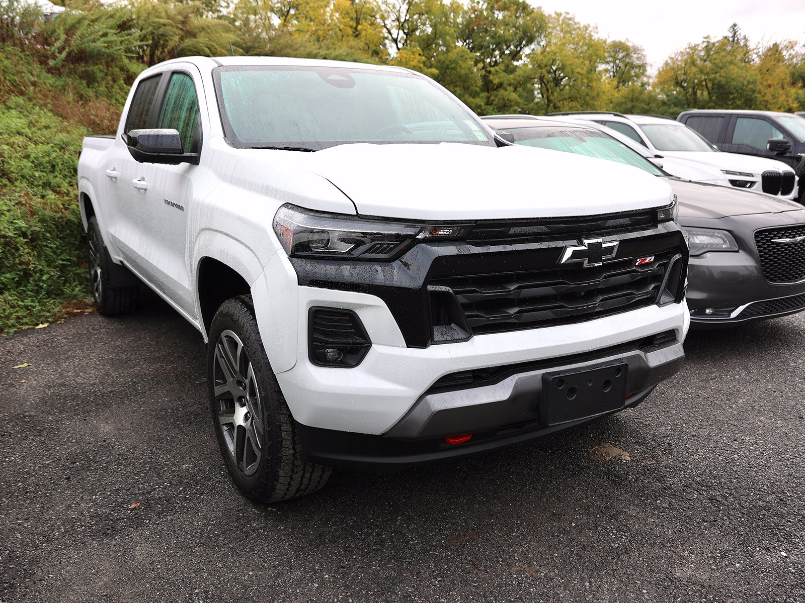 Photo view of 2023 Chevrolet Colorado in White