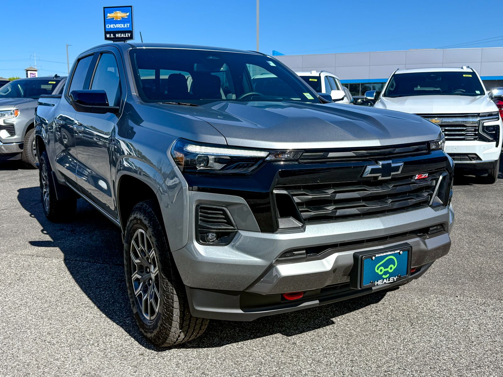Photo view of 2026 Chevrolet Colorado in Gray