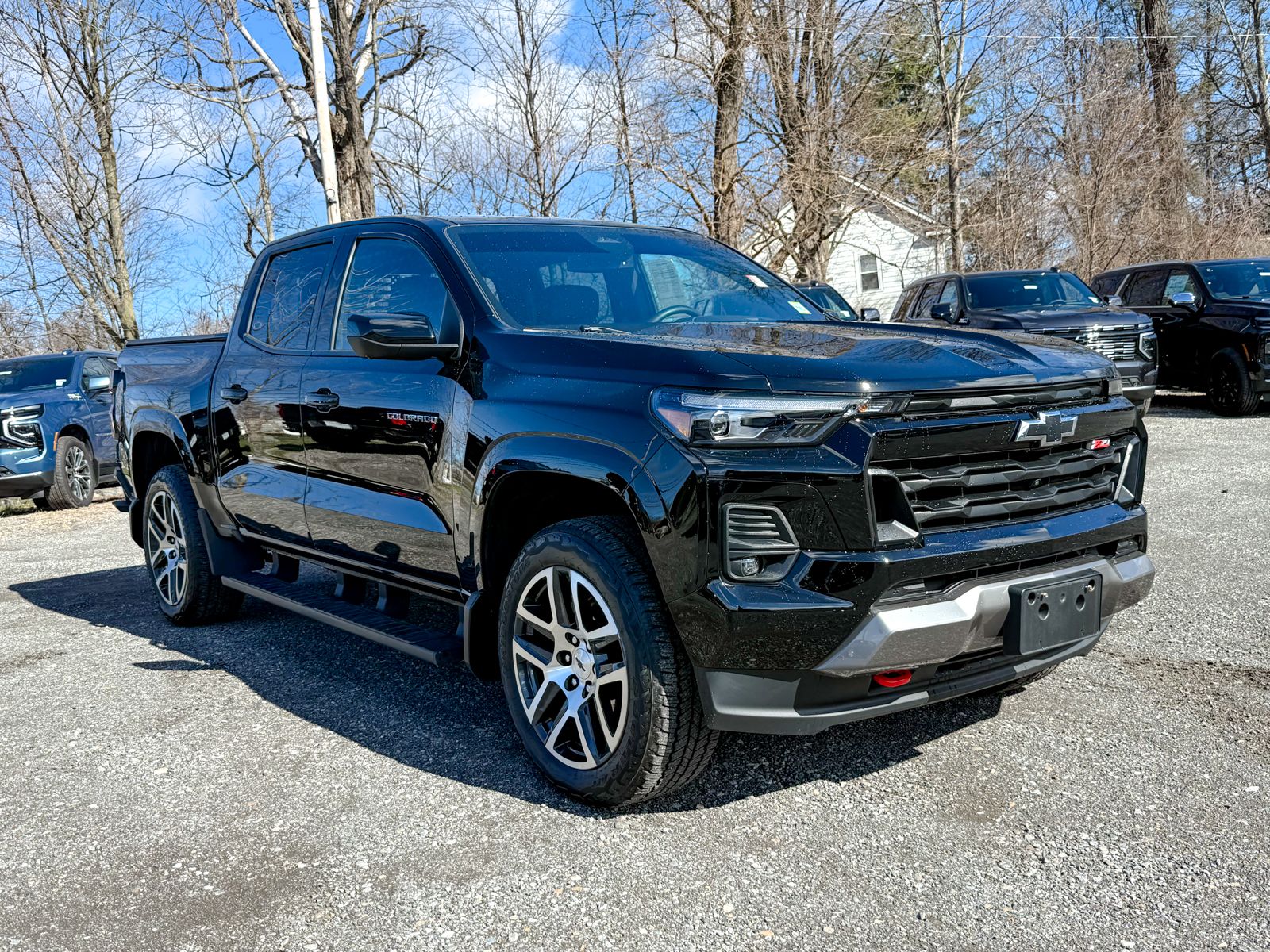 Photo view of 2024 Chevrolet Colorado in Black