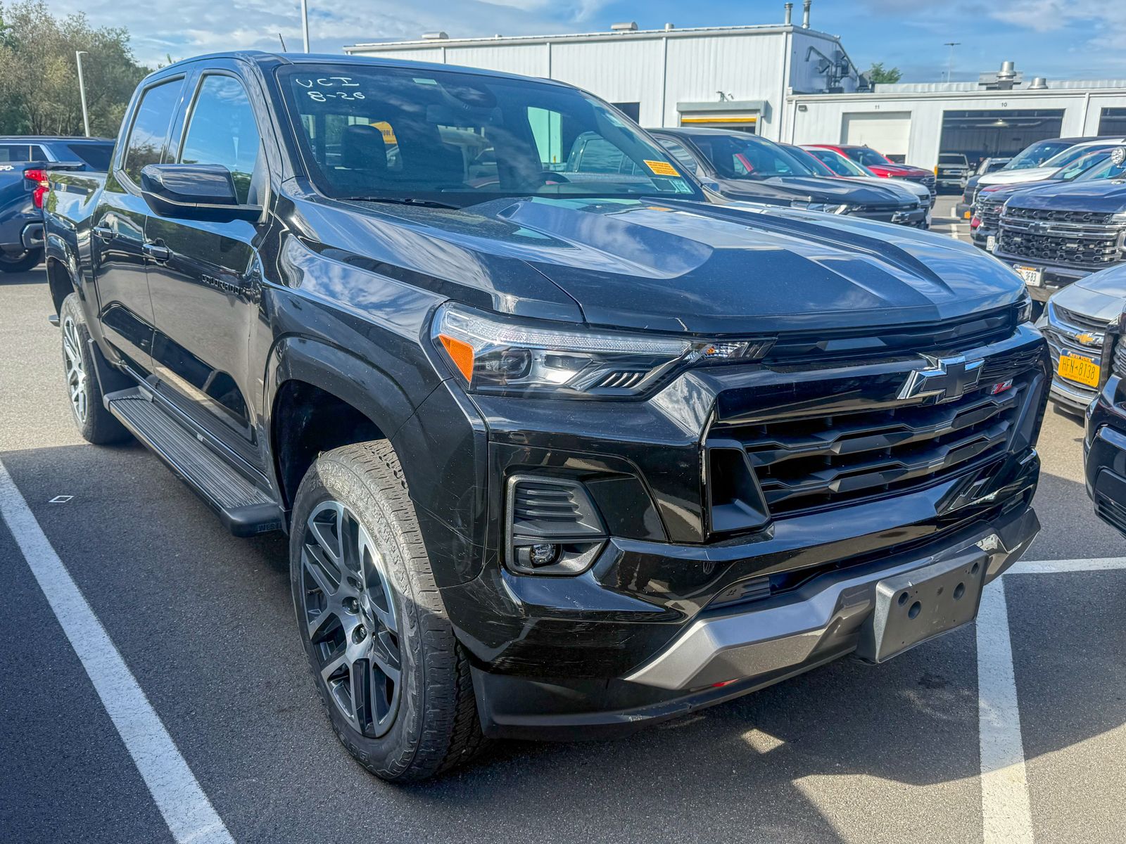 Photo view of 2023 Chevrolet Colorado in Black