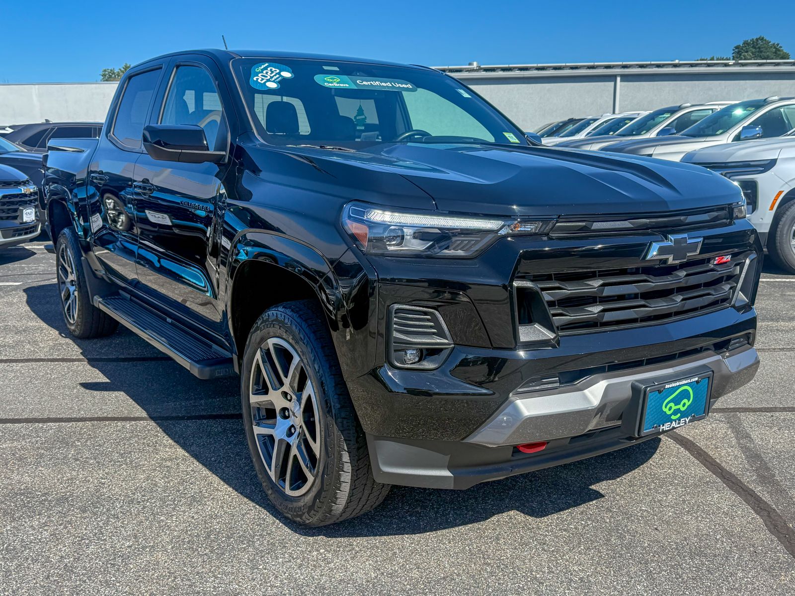 Photo view of 2023 Chevrolet Colorado in Black
