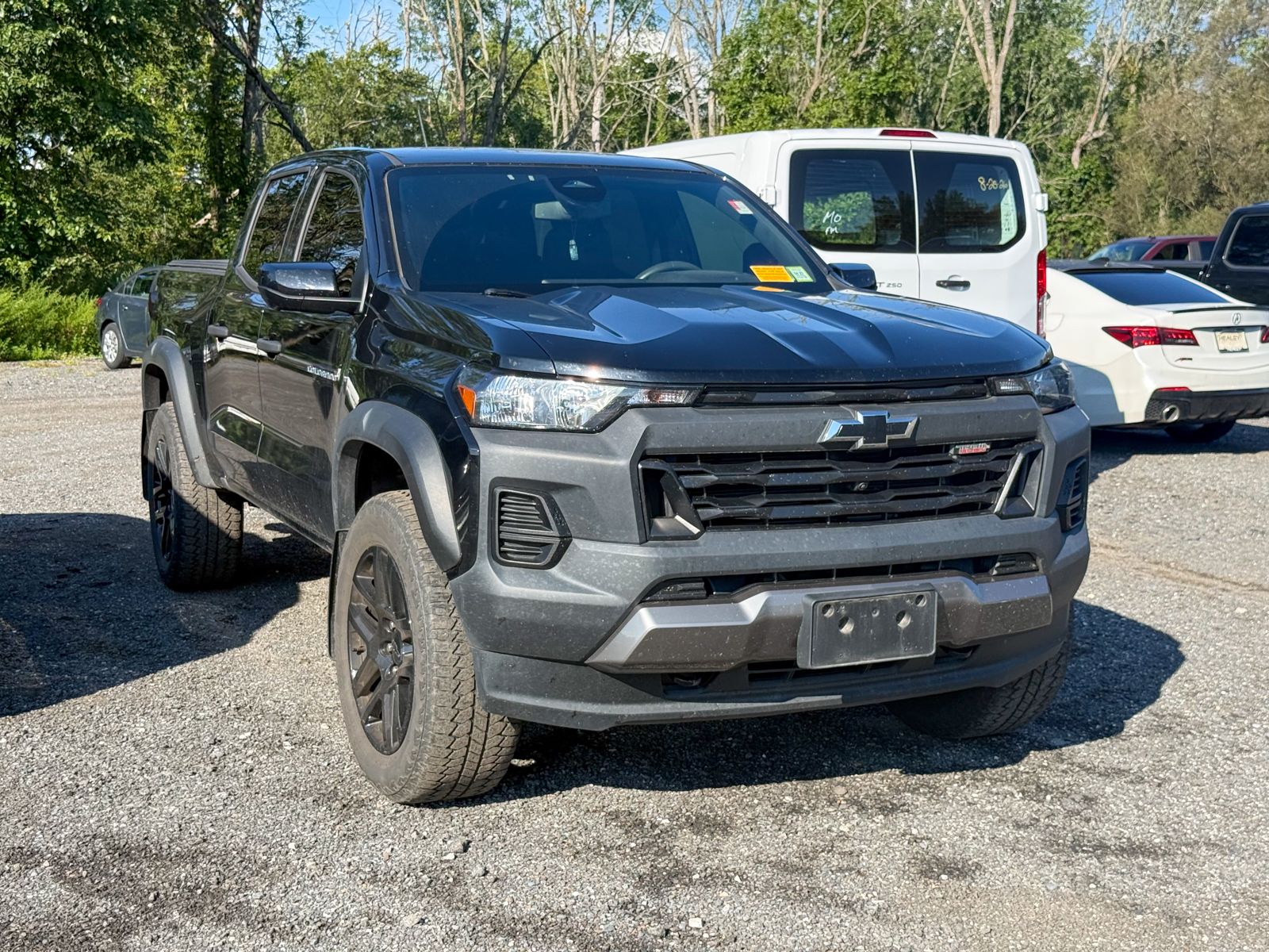 Photo view of 2024 Chevrolet Colorado in Black