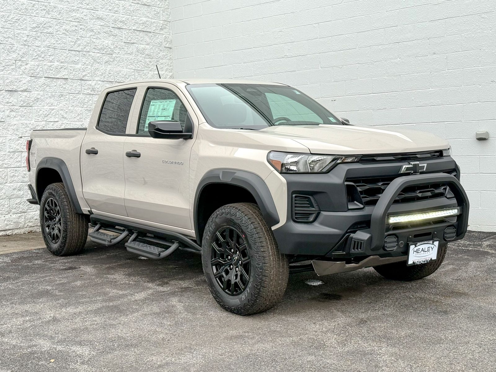 Photo view of 2026 Chevrolet Colorado in Tan