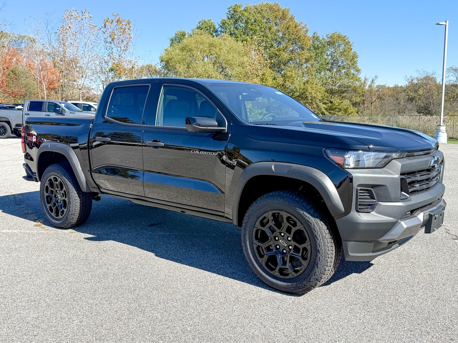 Photo view of 2026 Chevrolet Colorado in Black