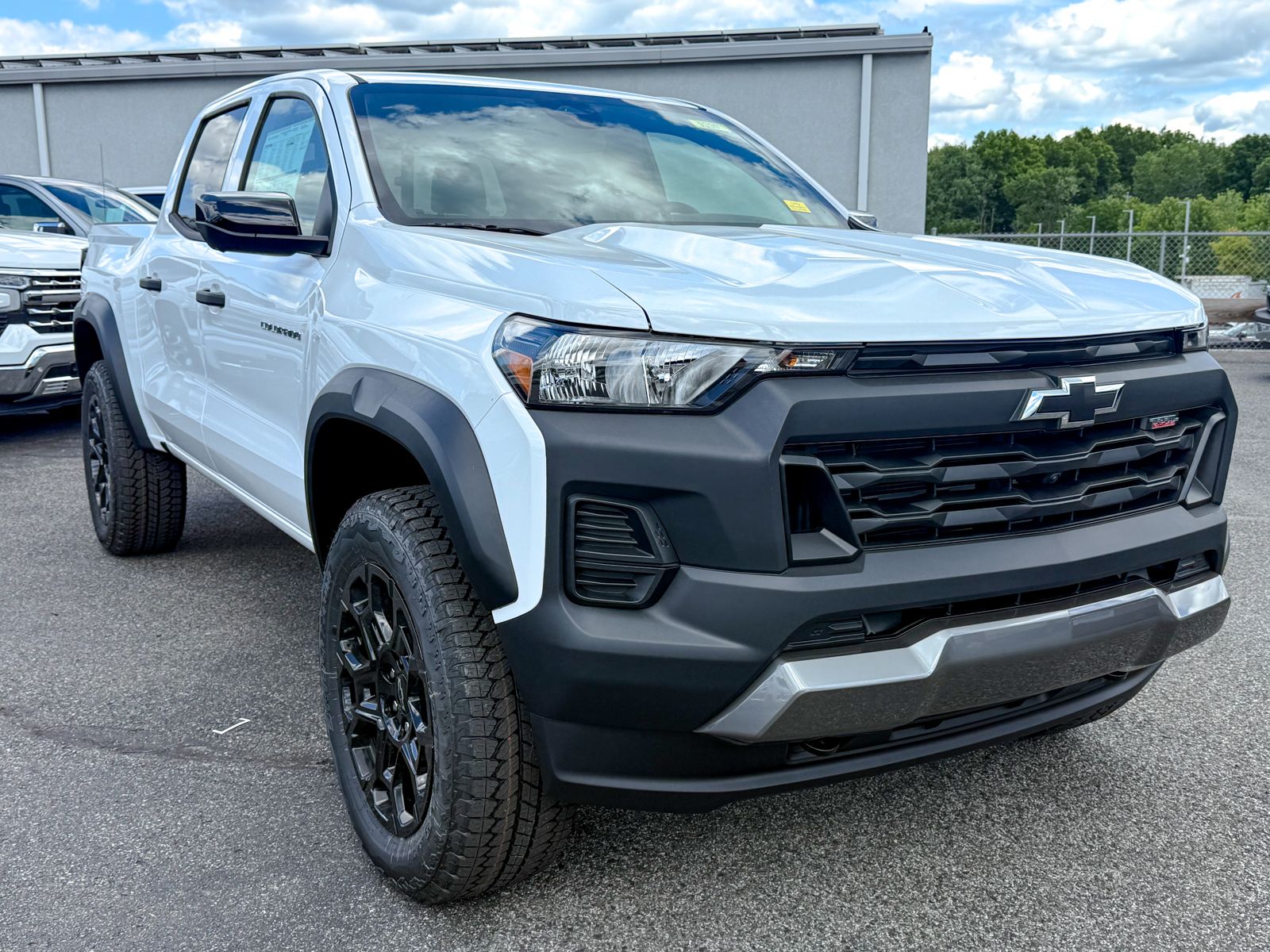 Photo view of 2026 Chevrolet Colorado in White