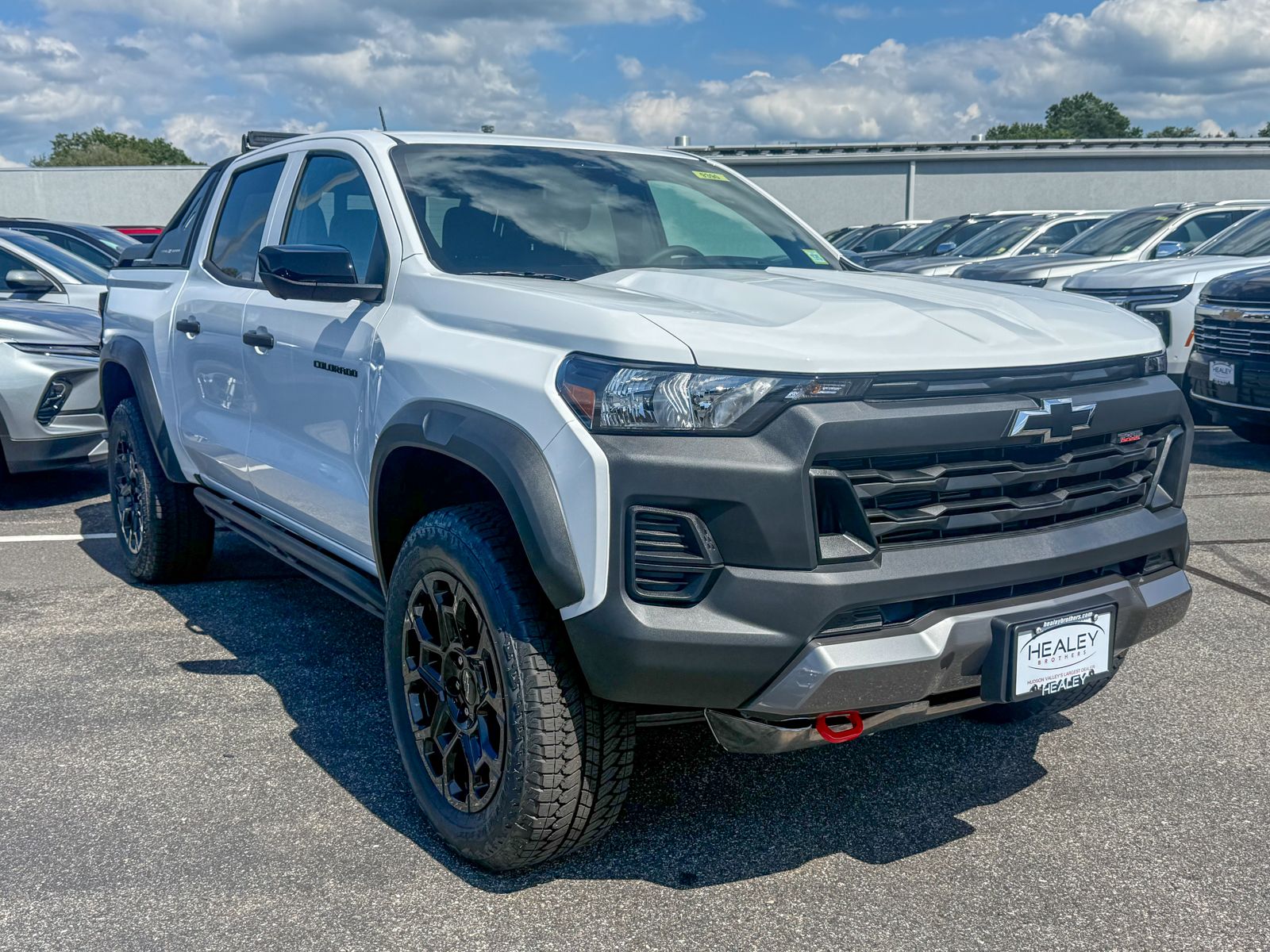 Photo view of 2026 Chevrolet Colorado in White