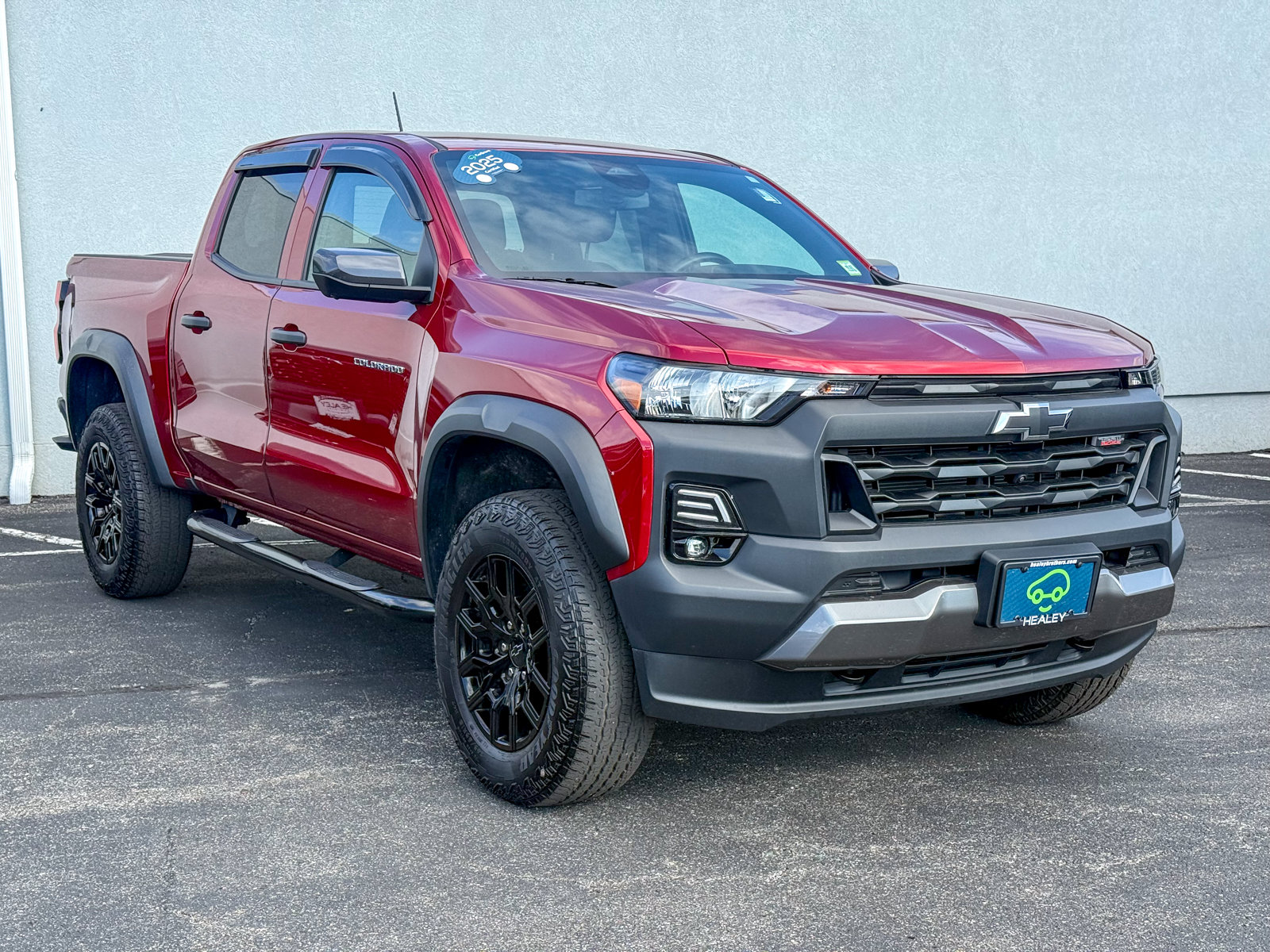 Photo view of 2025 Chevrolet Colorado in Red