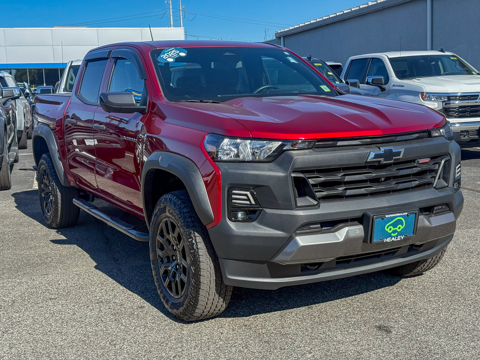 Photo view of 2025 Chevrolet Colorado in Red